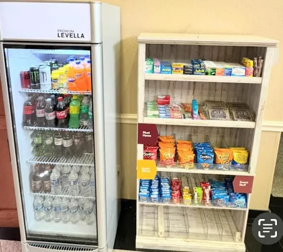 Food and drinks in Comfort Suites Westchase Houston Energy Corridor