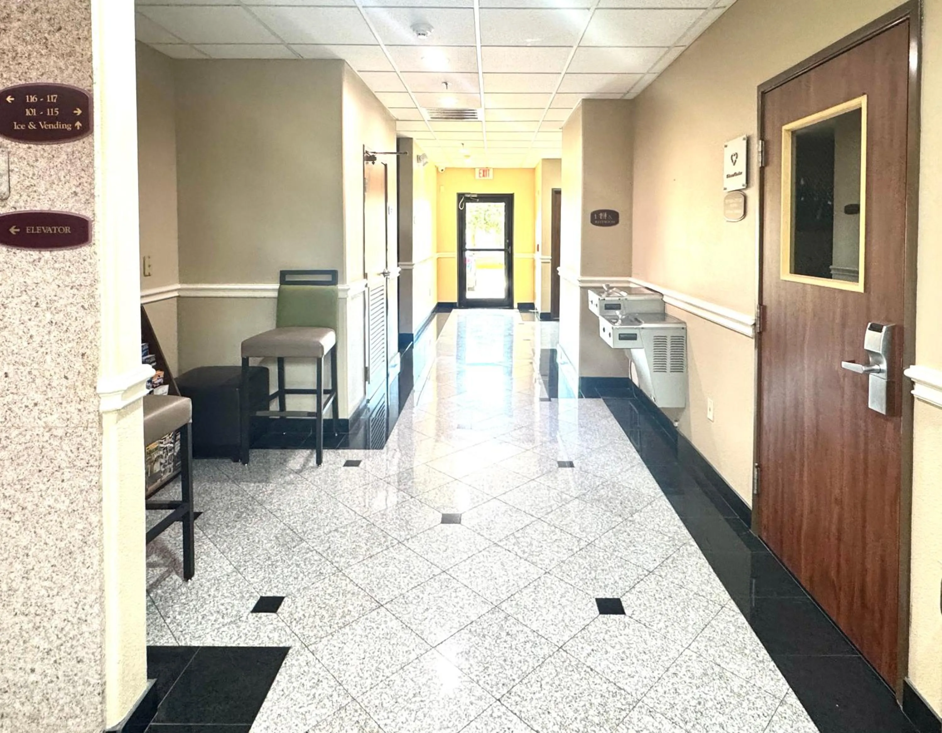 Seating area in Comfort Suites Westchase Houston Energy Corridor