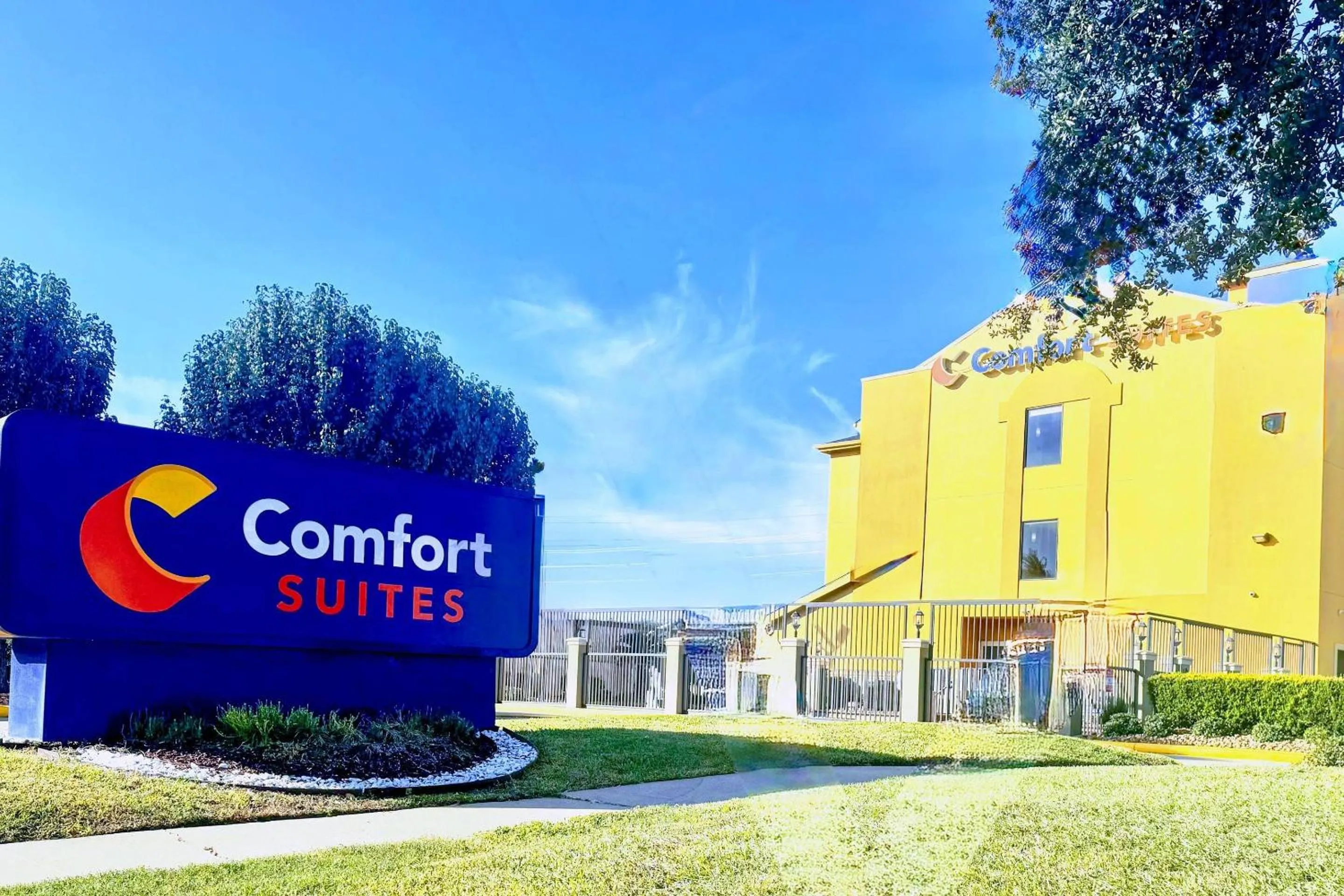 Property building in Comfort Suites Westchase Houston Energy Corridor