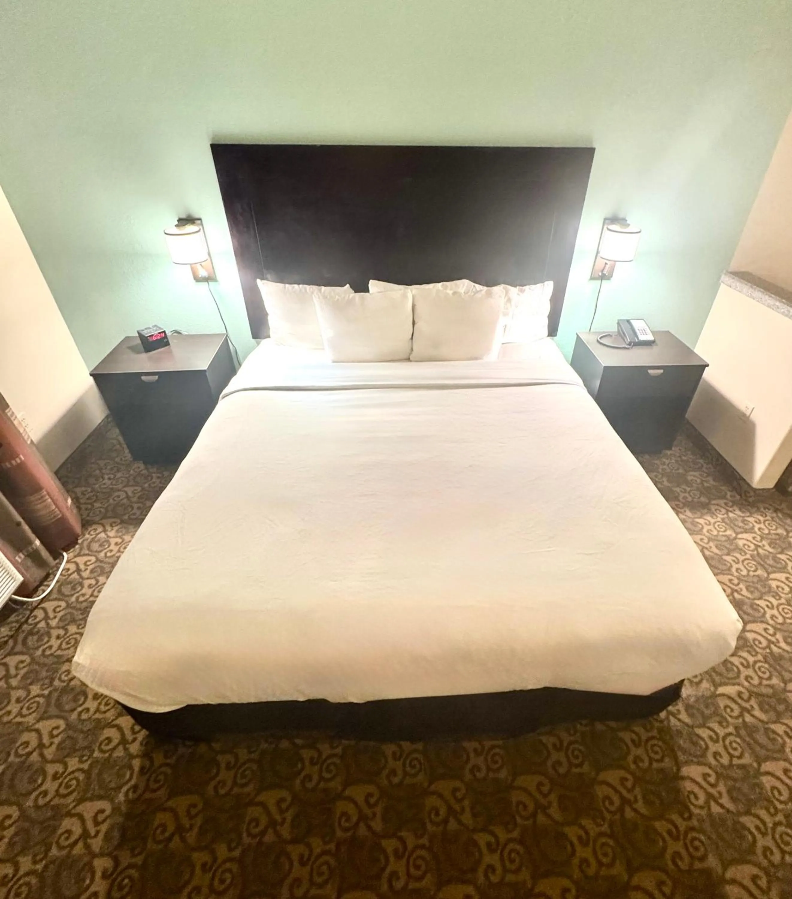 Bedroom, Bed in Comfort Suites Westchase Houston Energy Corridor