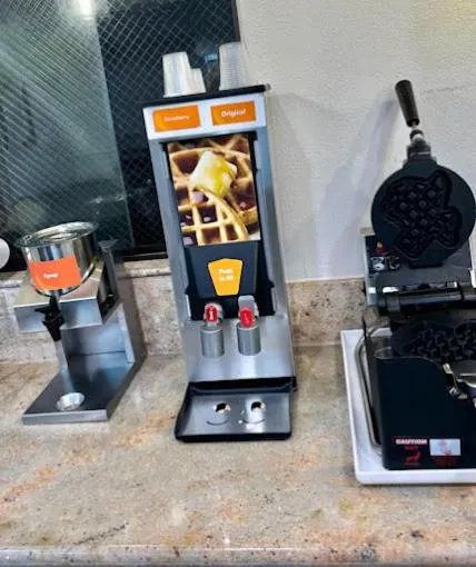 Breakfast in Comfort Suites Westchase Houston Energy Corridor