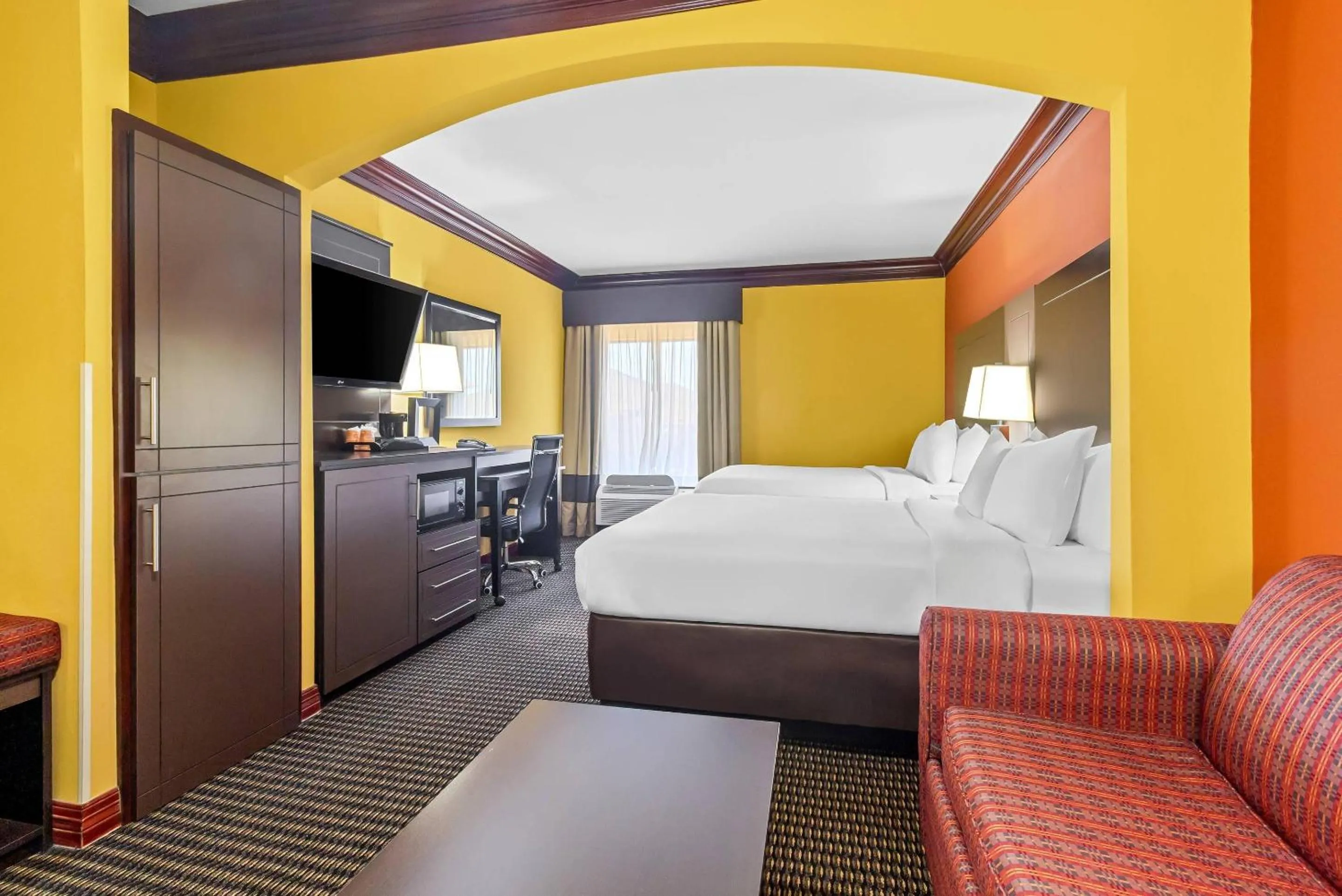 Bedroom, Bed in Comfort Suites Lake Jackson Clute