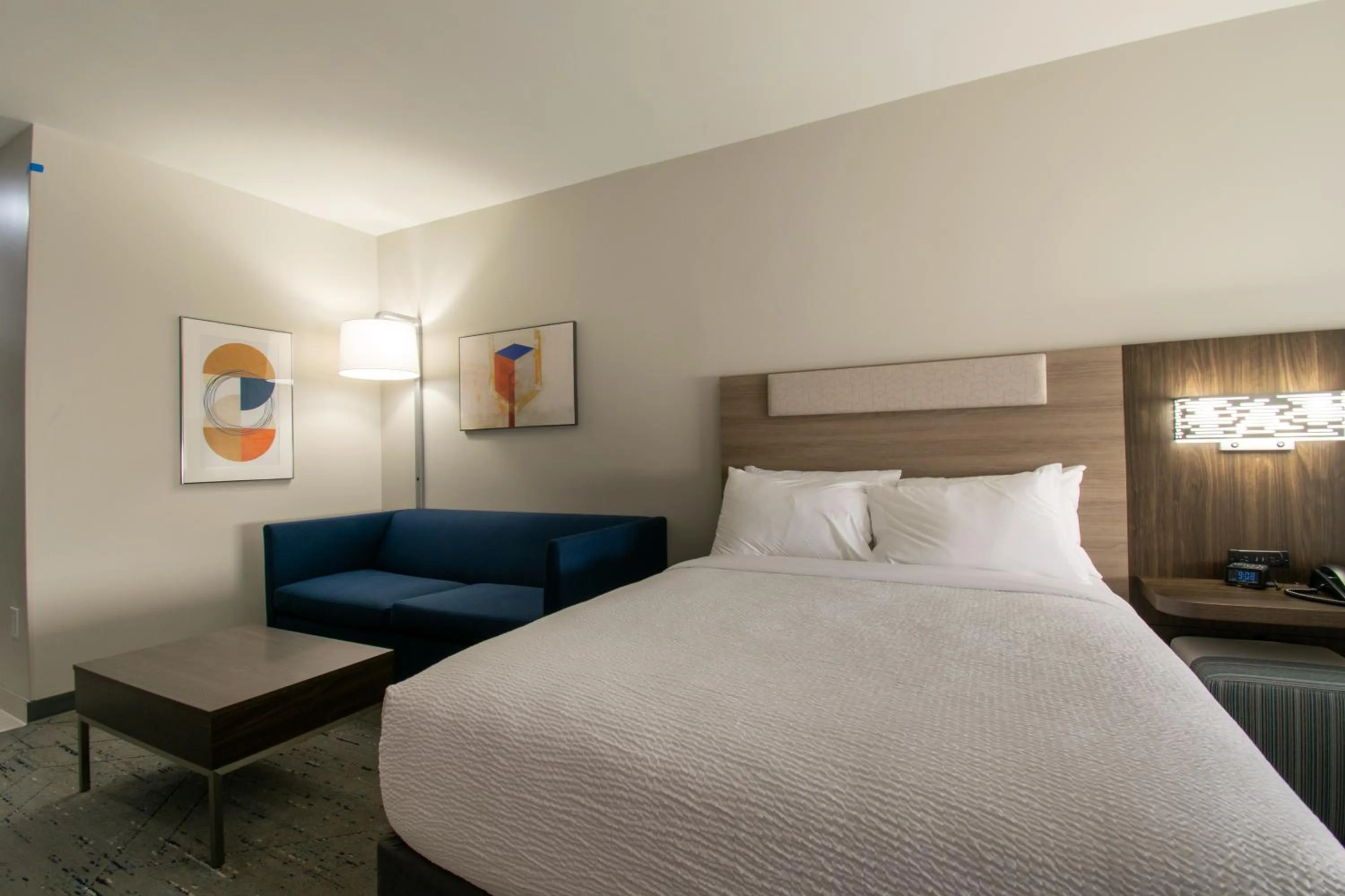 Bed in Holiday Inn Express & Suites Sulphur Springs by IHG