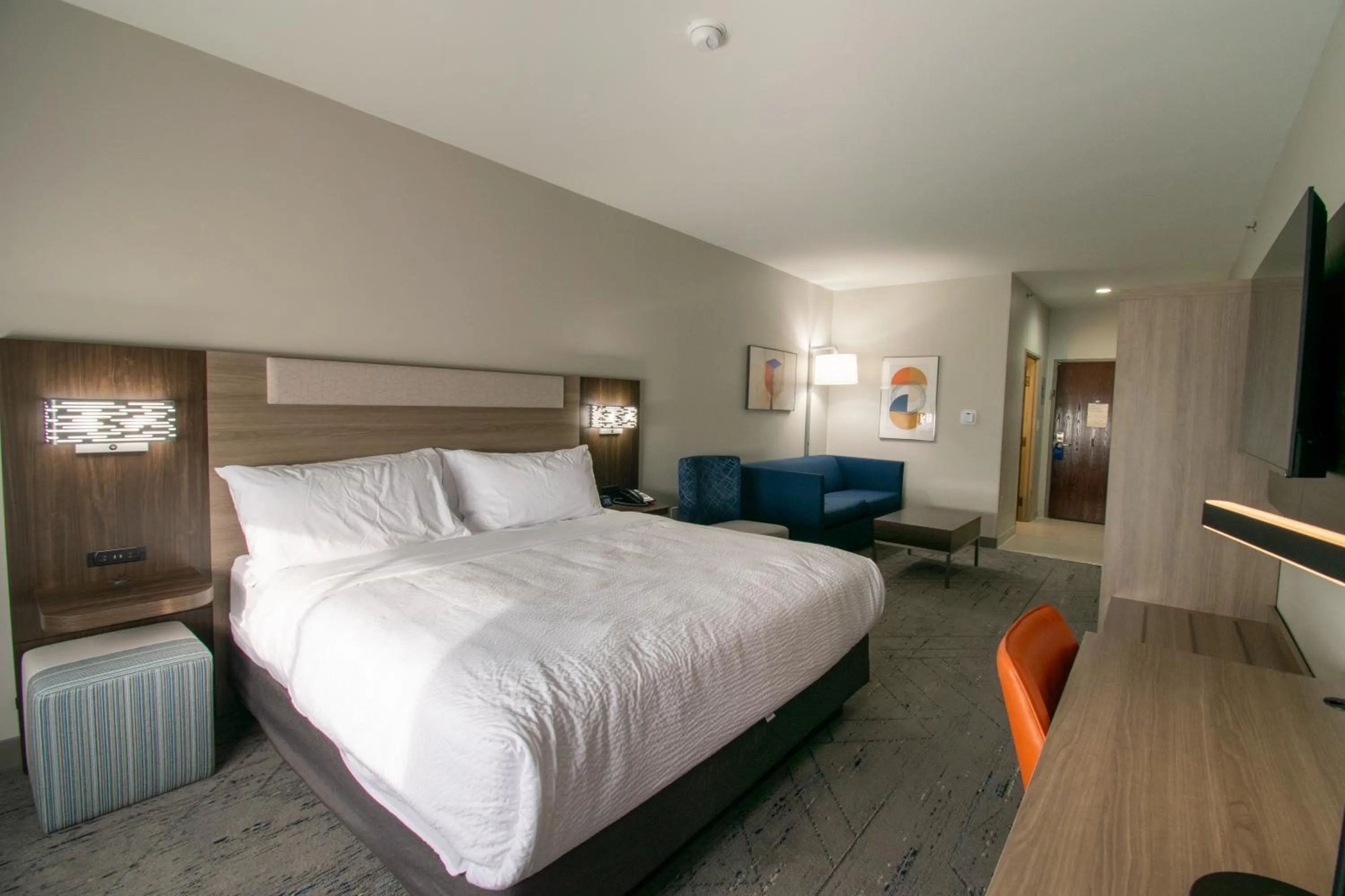 Bedroom, Bed in Holiday Inn Express & Suites Sulphur Springs by IHG