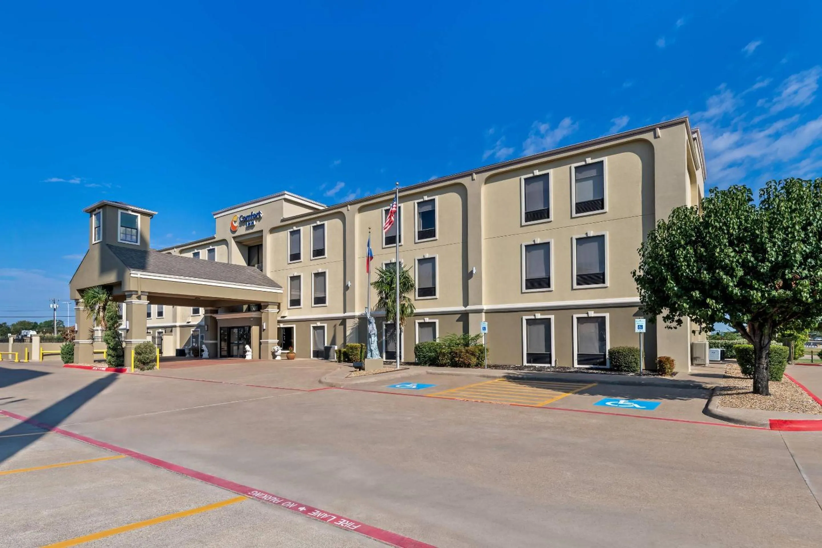 Property building in Comfort Inn Corsicana East
