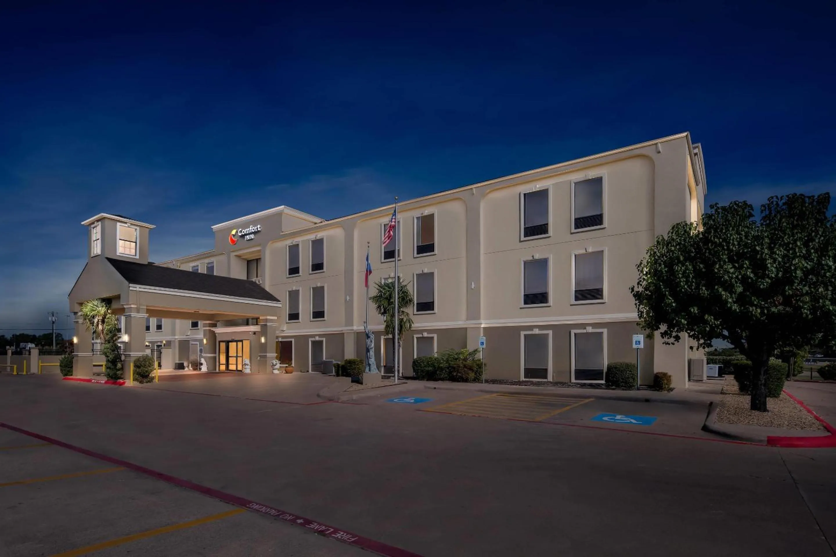 Property building in Comfort Inn Corsicana East