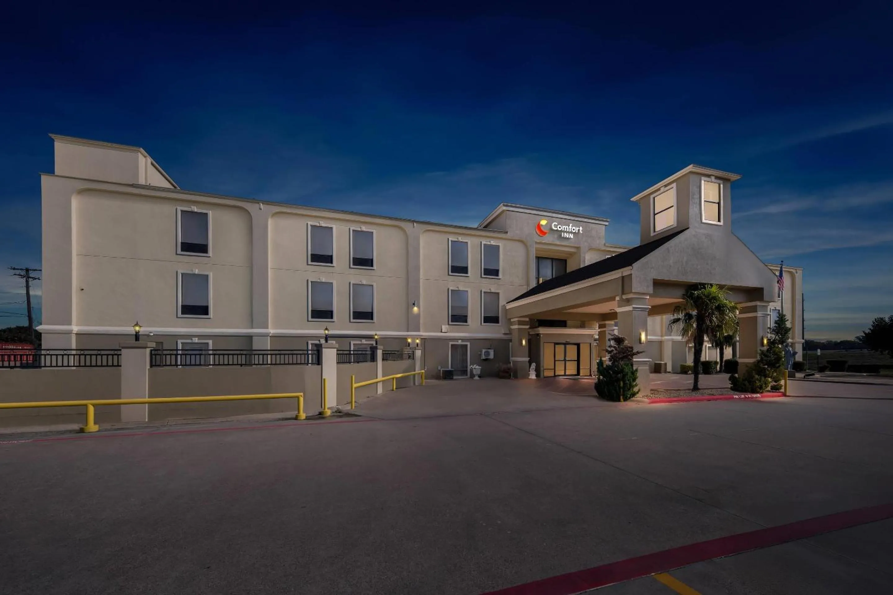 Property building in Comfort Inn Corsicana East