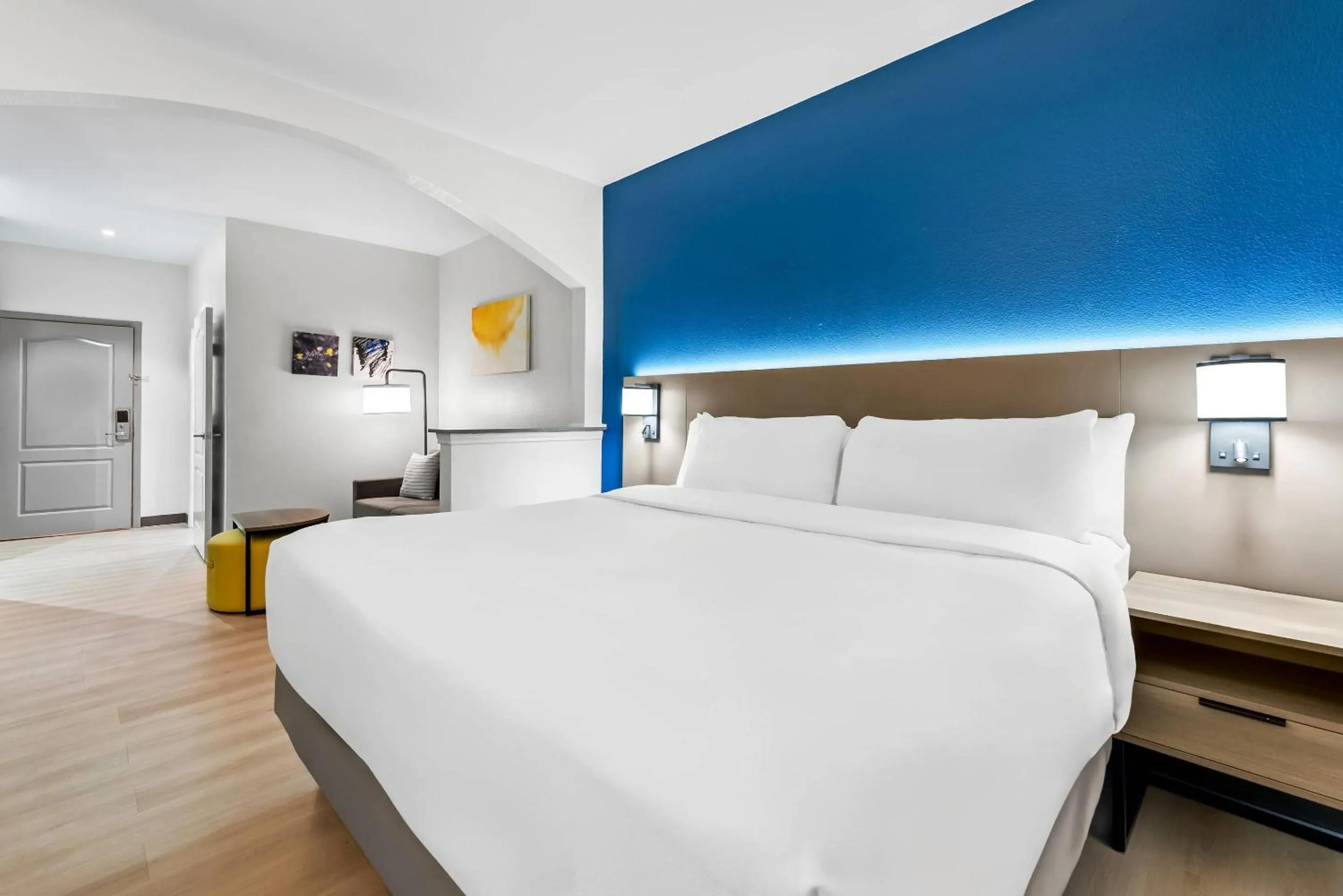 Bedroom, Bed in Comfort Suites Texarkana Texas