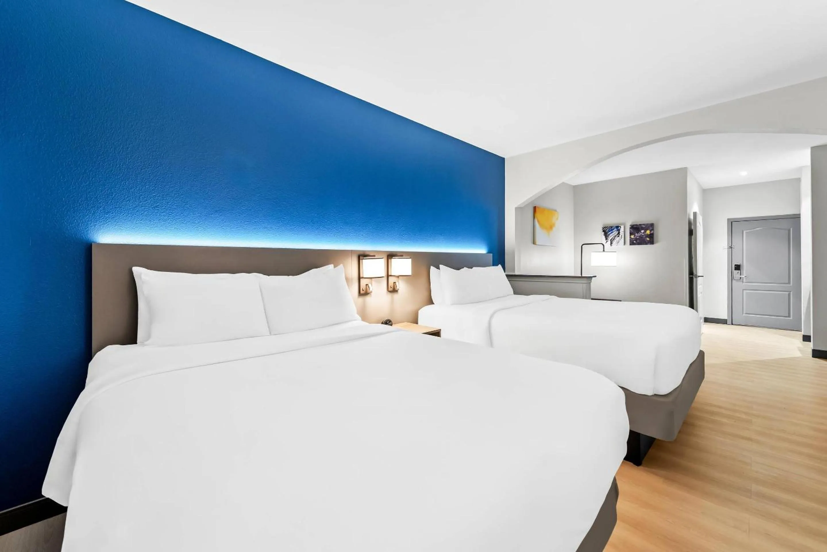 Bedroom, Bed in Comfort Suites Texarkana Texas