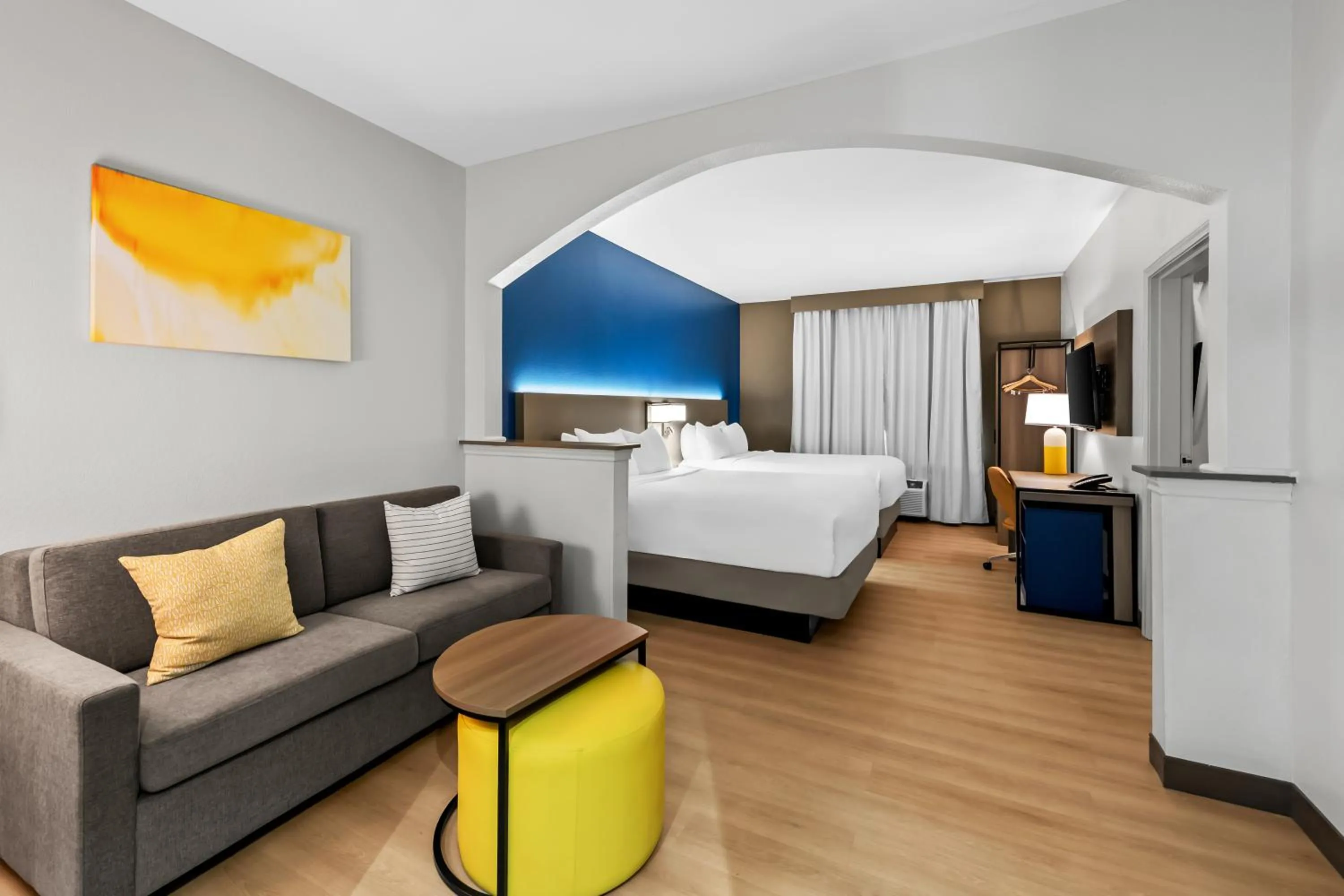 Photo of the whole room, Bed in Comfort Suites Texarkana Texas