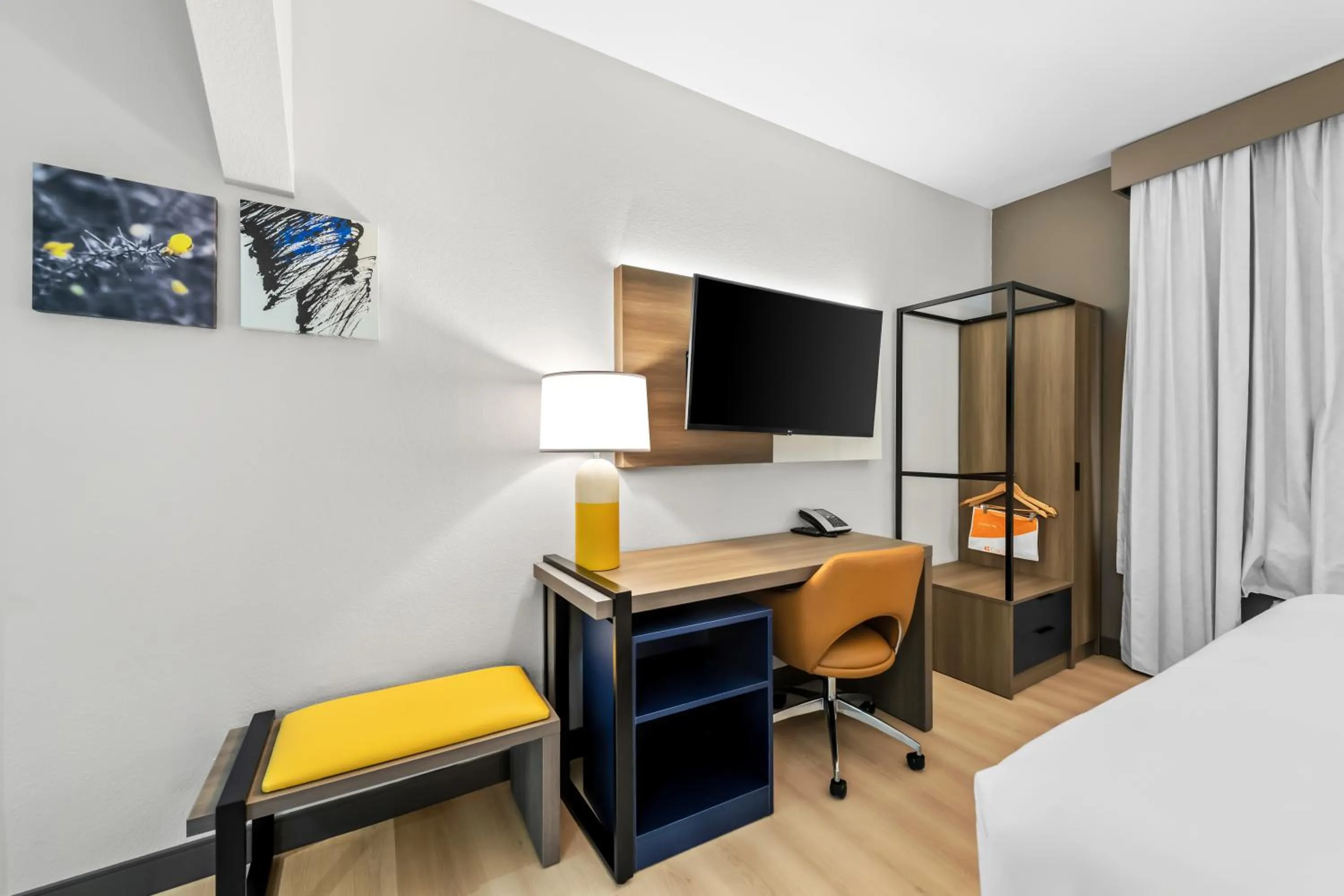 TV and multimedia, Bed in Comfort Suites Texarkana Texas