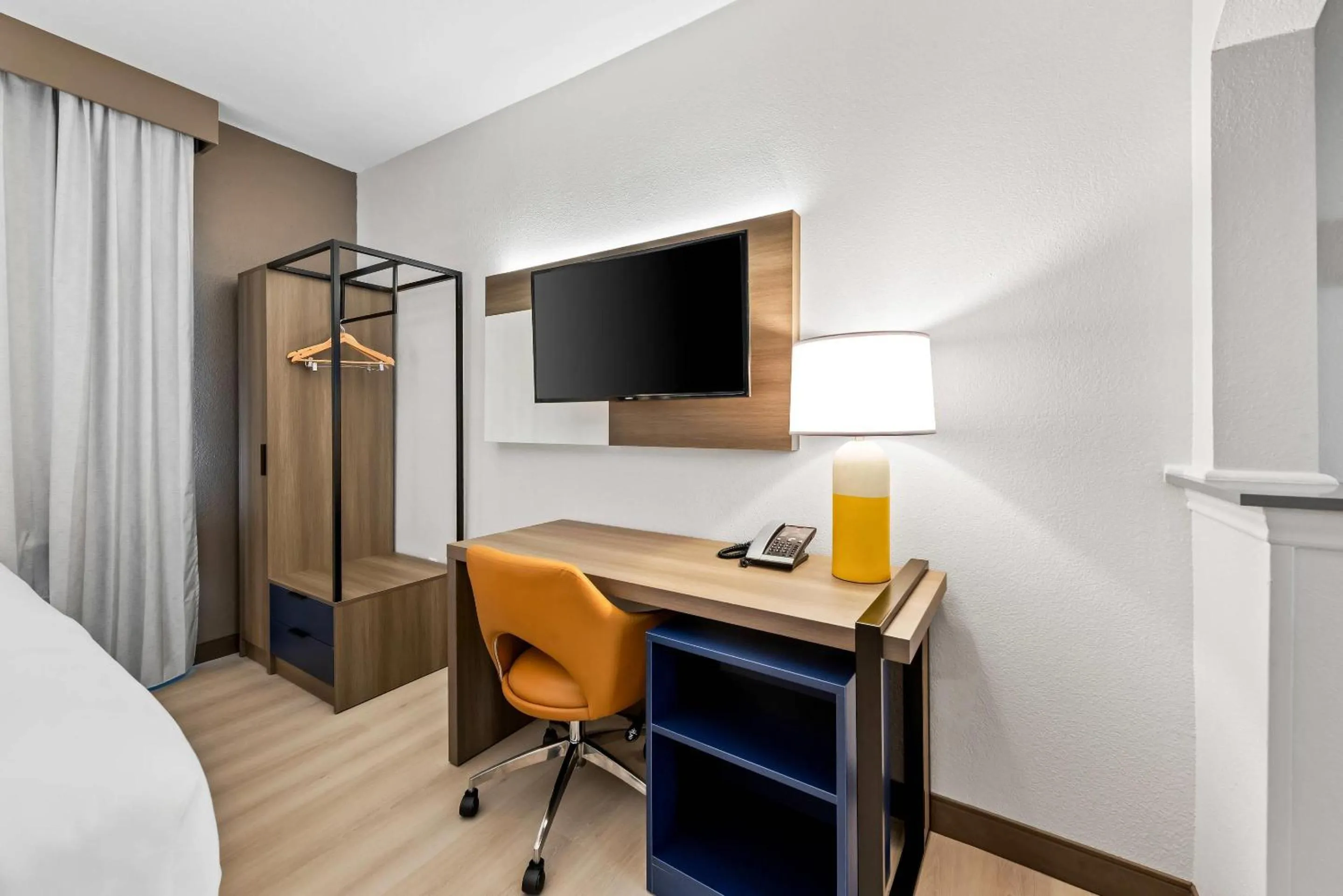 Bedroom, Bed in Comfort Suites Texarkana Texas