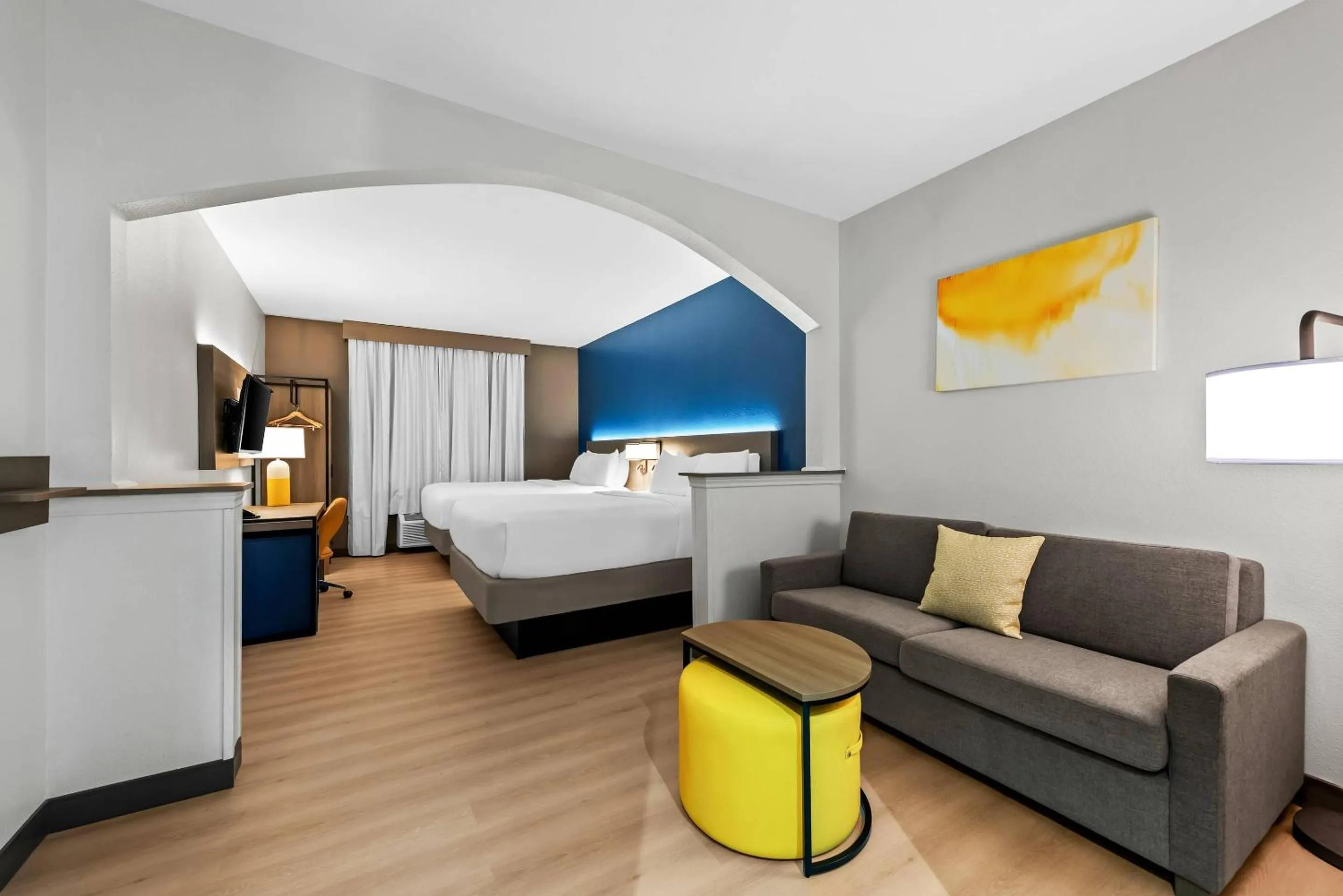 Bedroom, Bed in Comfort Suites Texarkana Texas