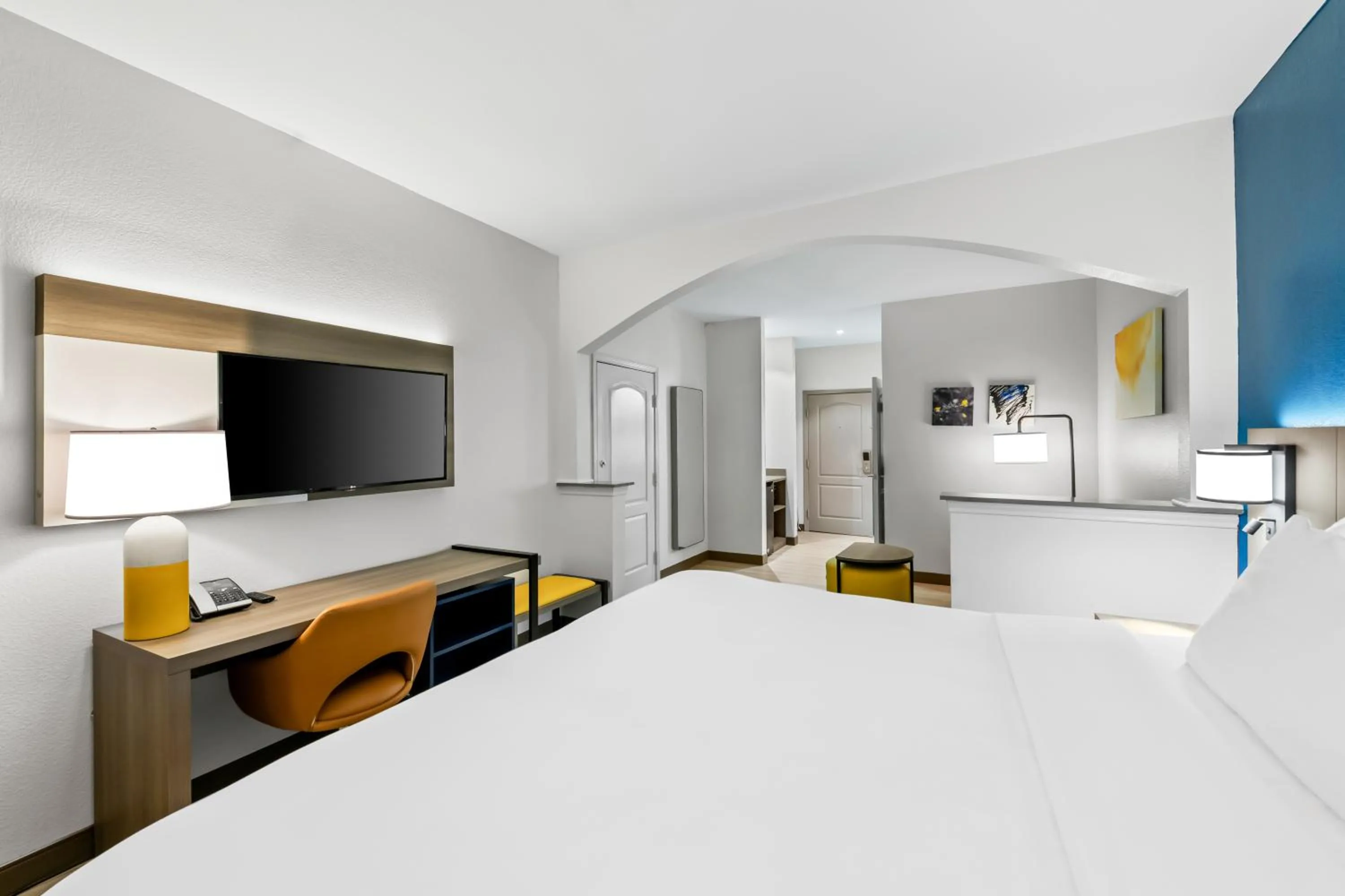 Bed in Comfort Suites Texarkana Texas