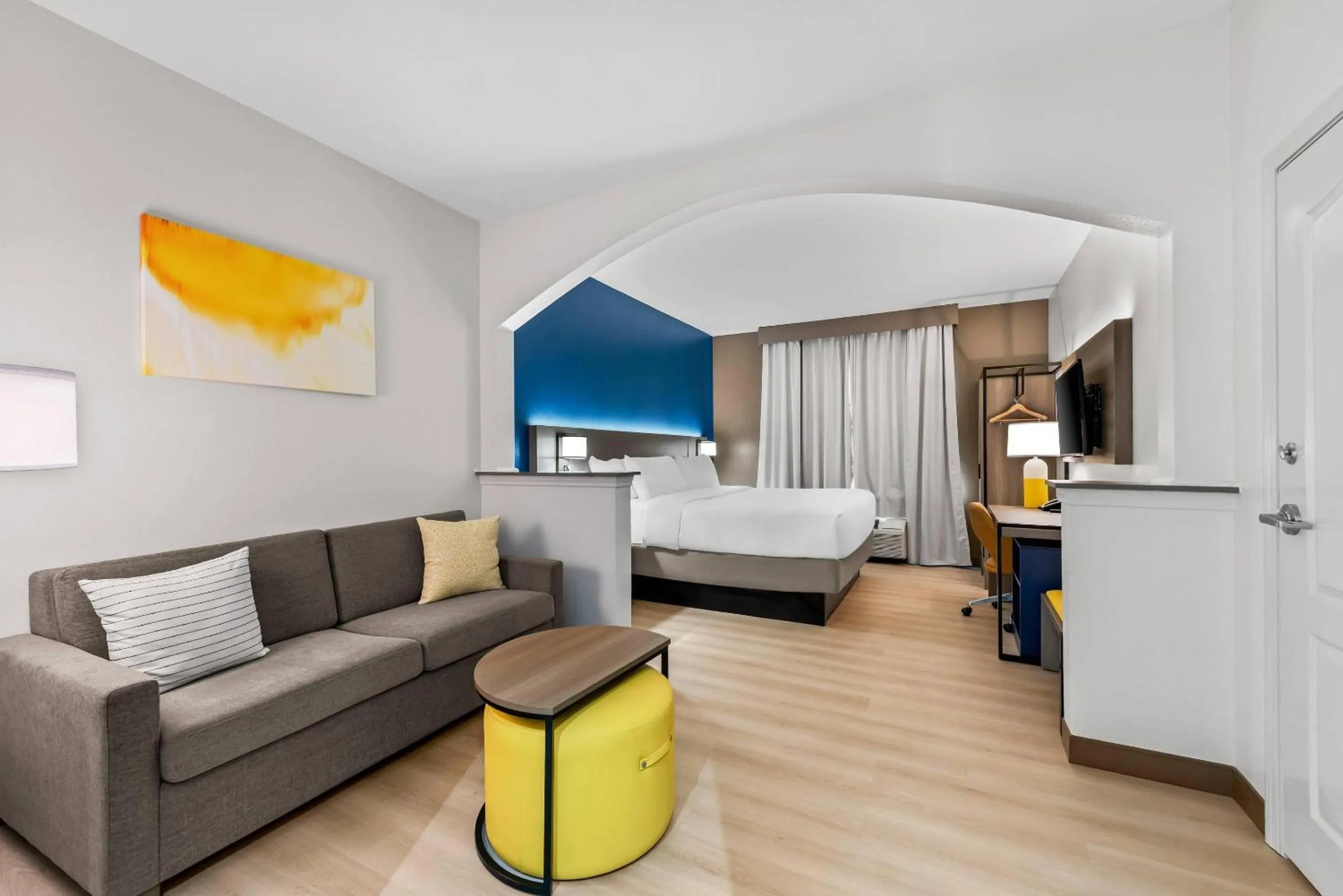 Bedroom, Bed in Comfort Suites Texarkana Texas