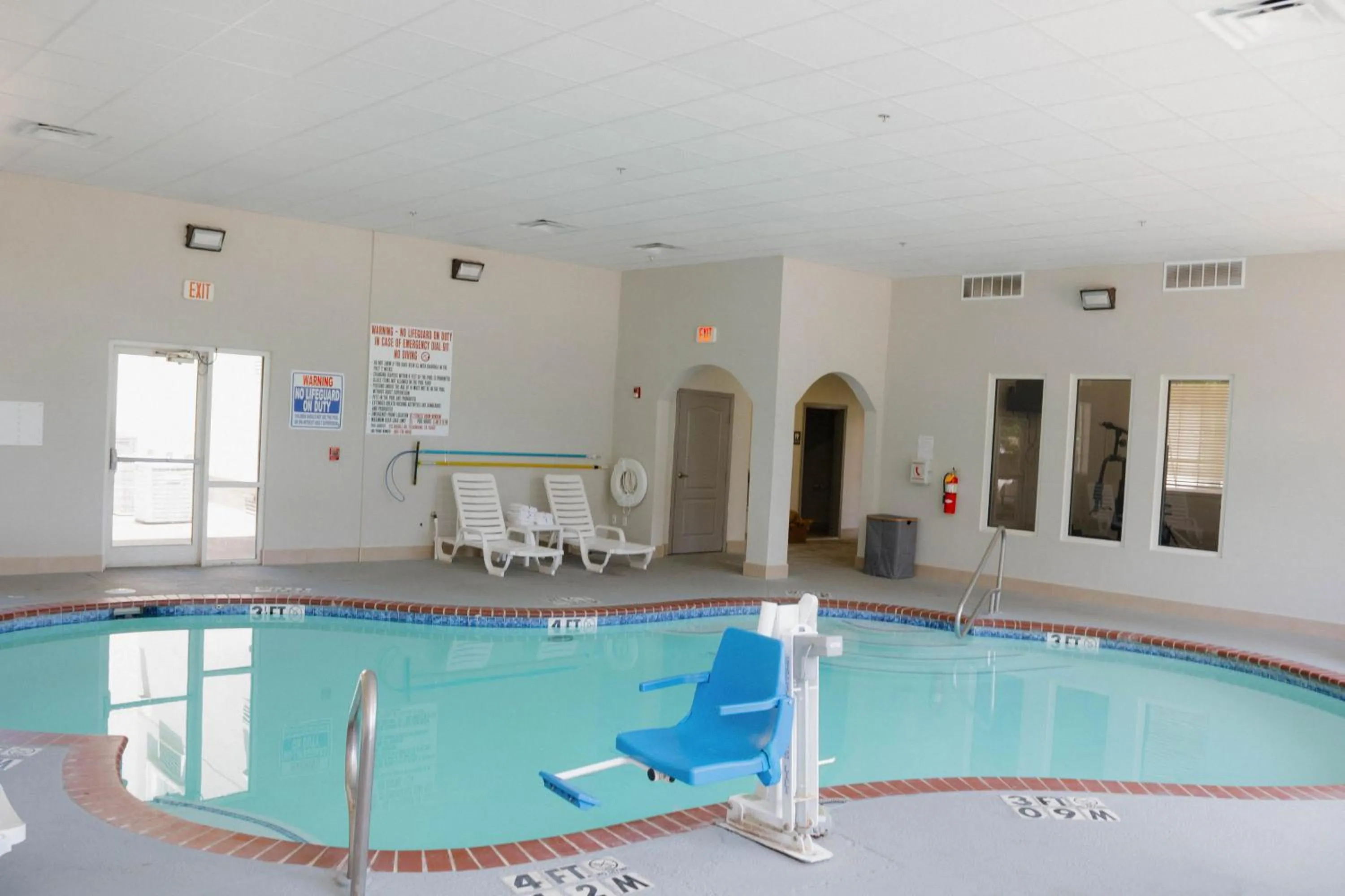 Swimming pool in Comfort Suites Texarkana Texas