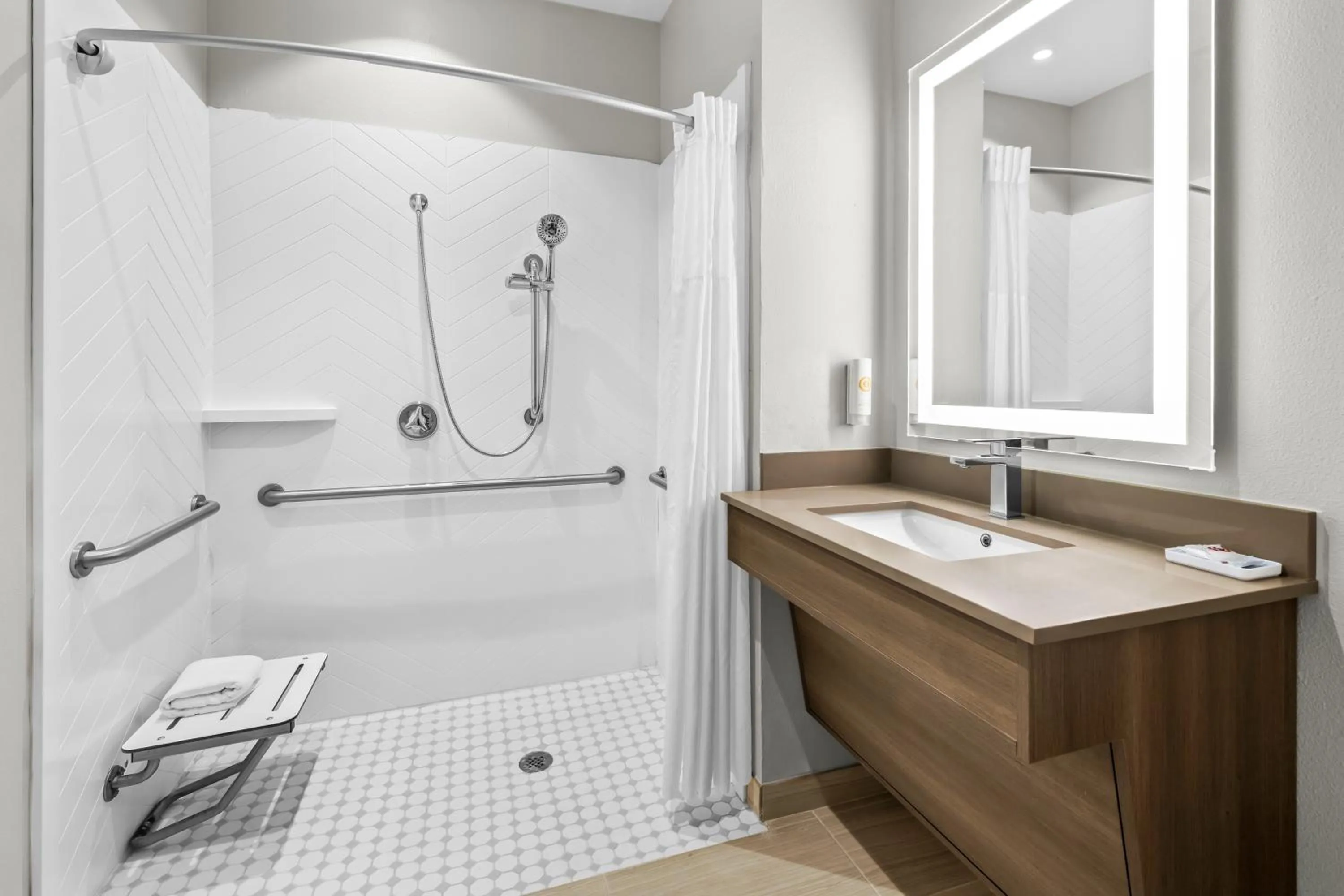 Shower in Comfort Suites Texarkana Texas