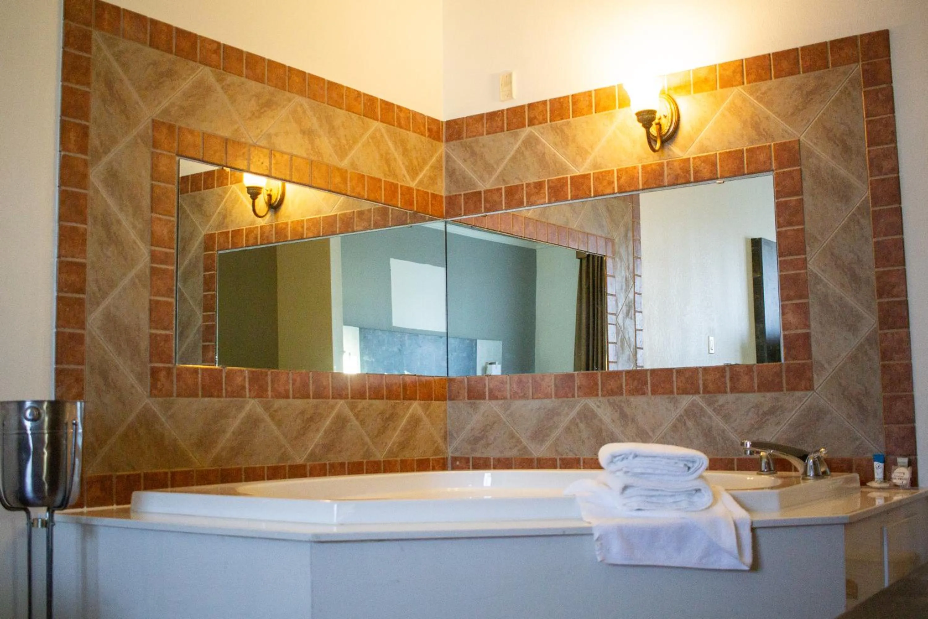 Bath in FairBridge Inn & Suites Cleburne