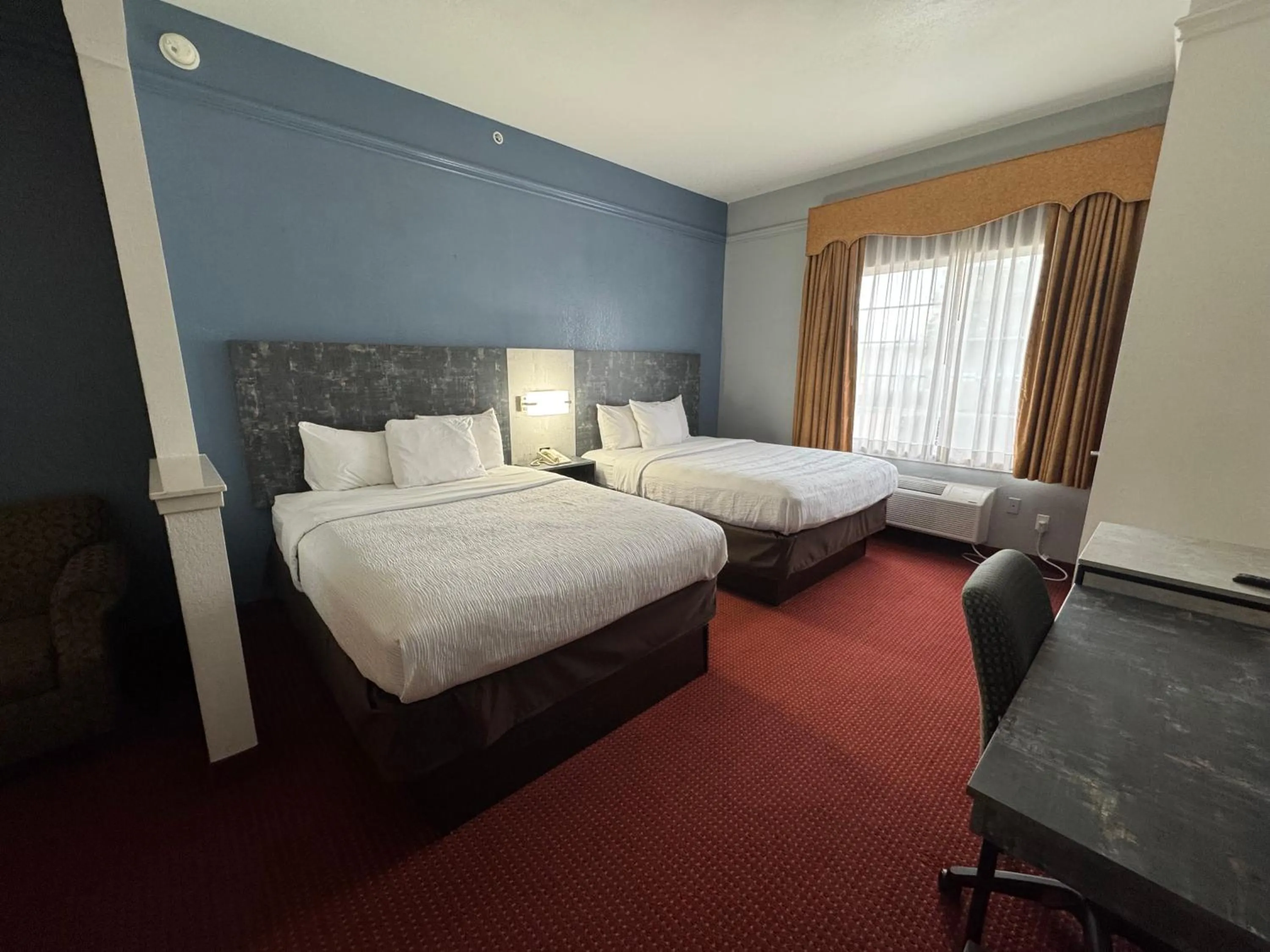 Bed in FairBridge Inn & Suites Cleburne