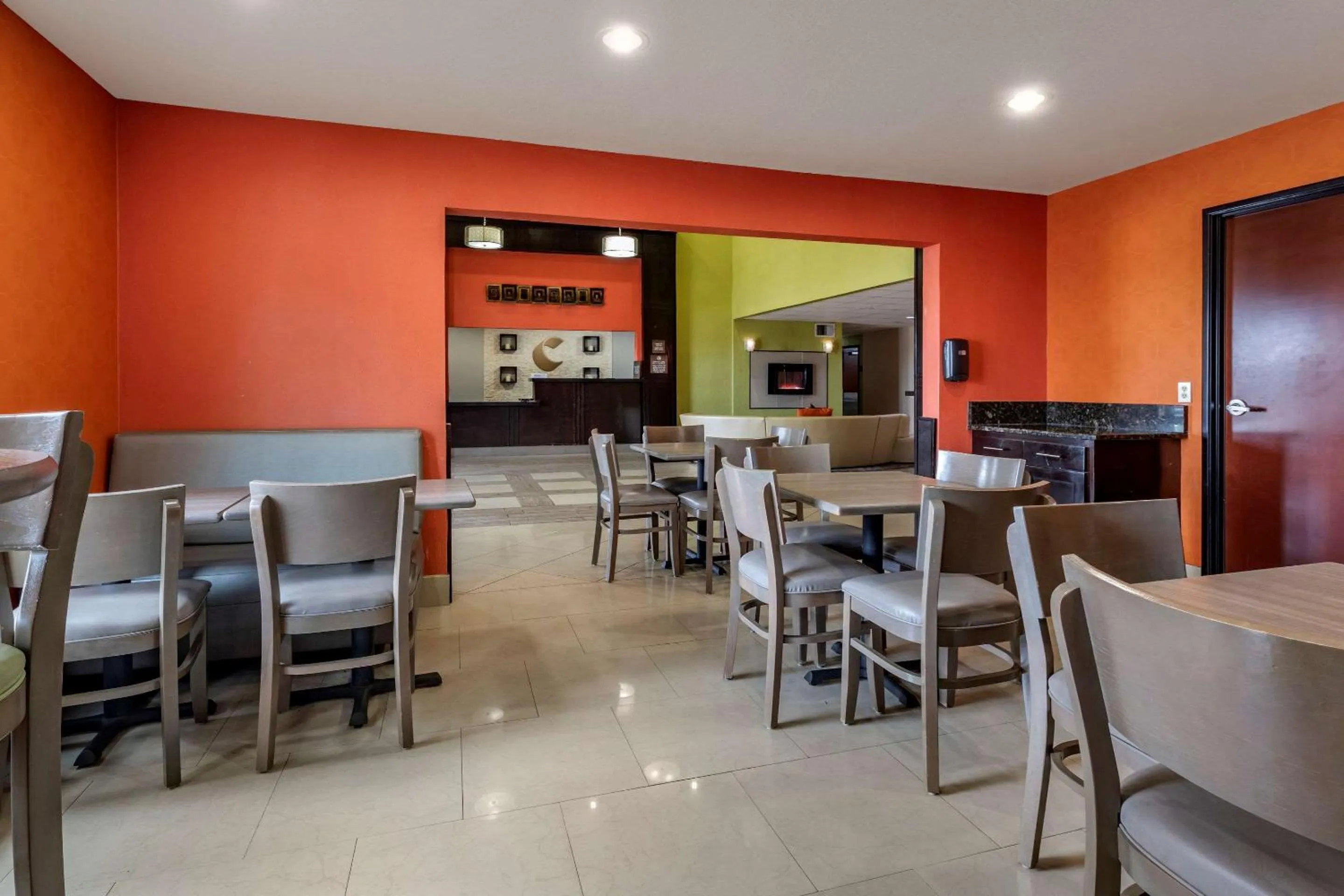 Restaurant/places to eat in Comfort Inn & Suites Mansfield