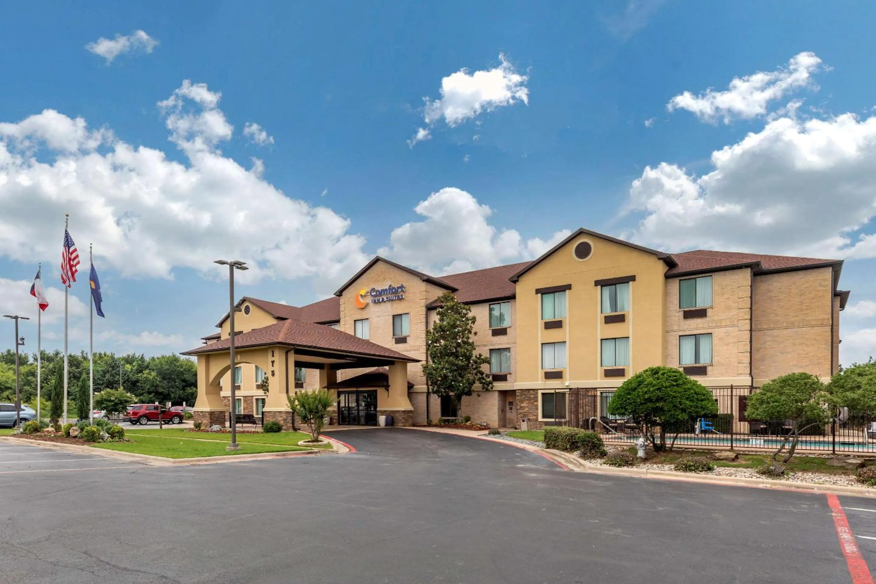 Property building in Comfort Inn & Suites Mansfield