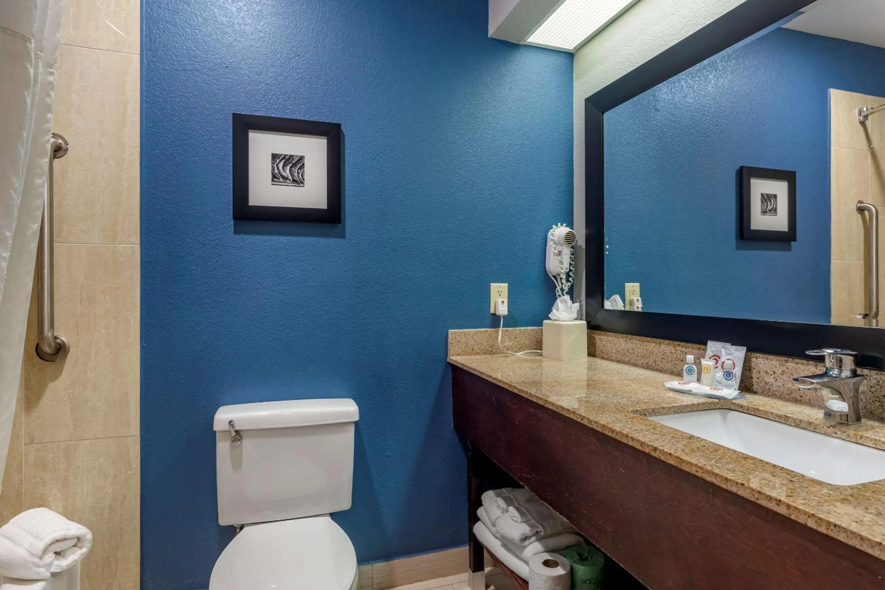 Bathroom in Comfort Inn & Suites Mansfield