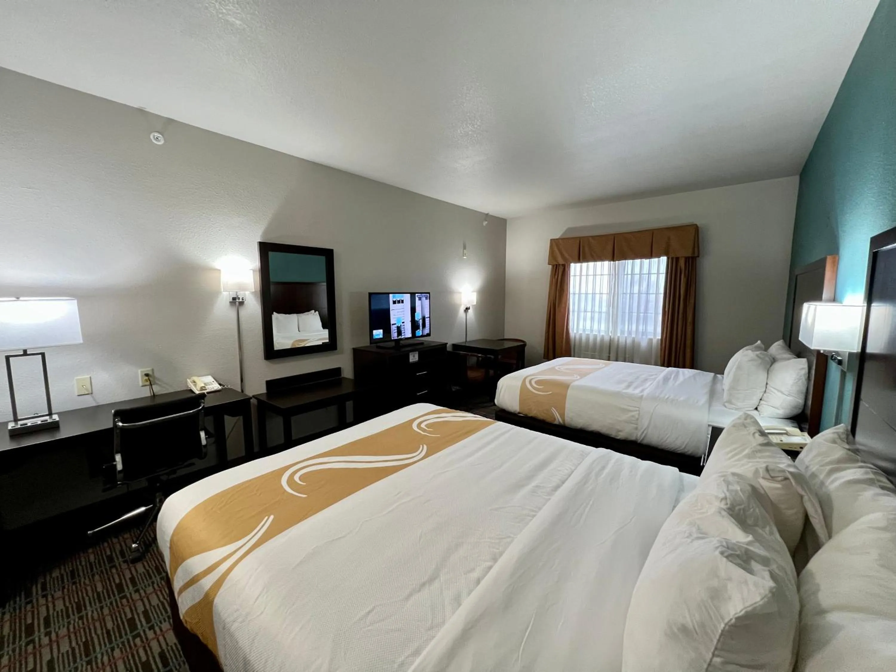 Bed in Quality Inn & Suites Near University
