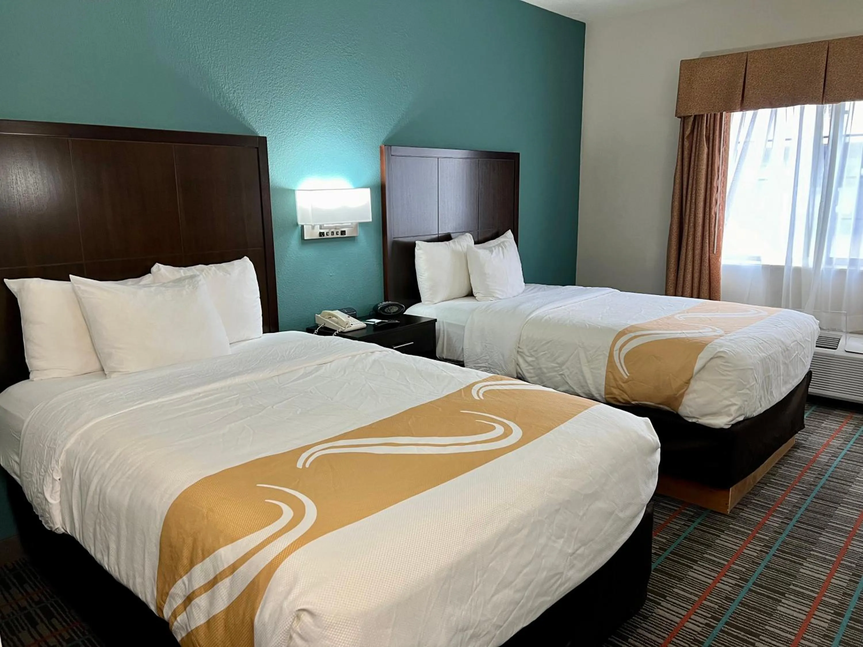 Bed in Quality Inn & Suites Near University