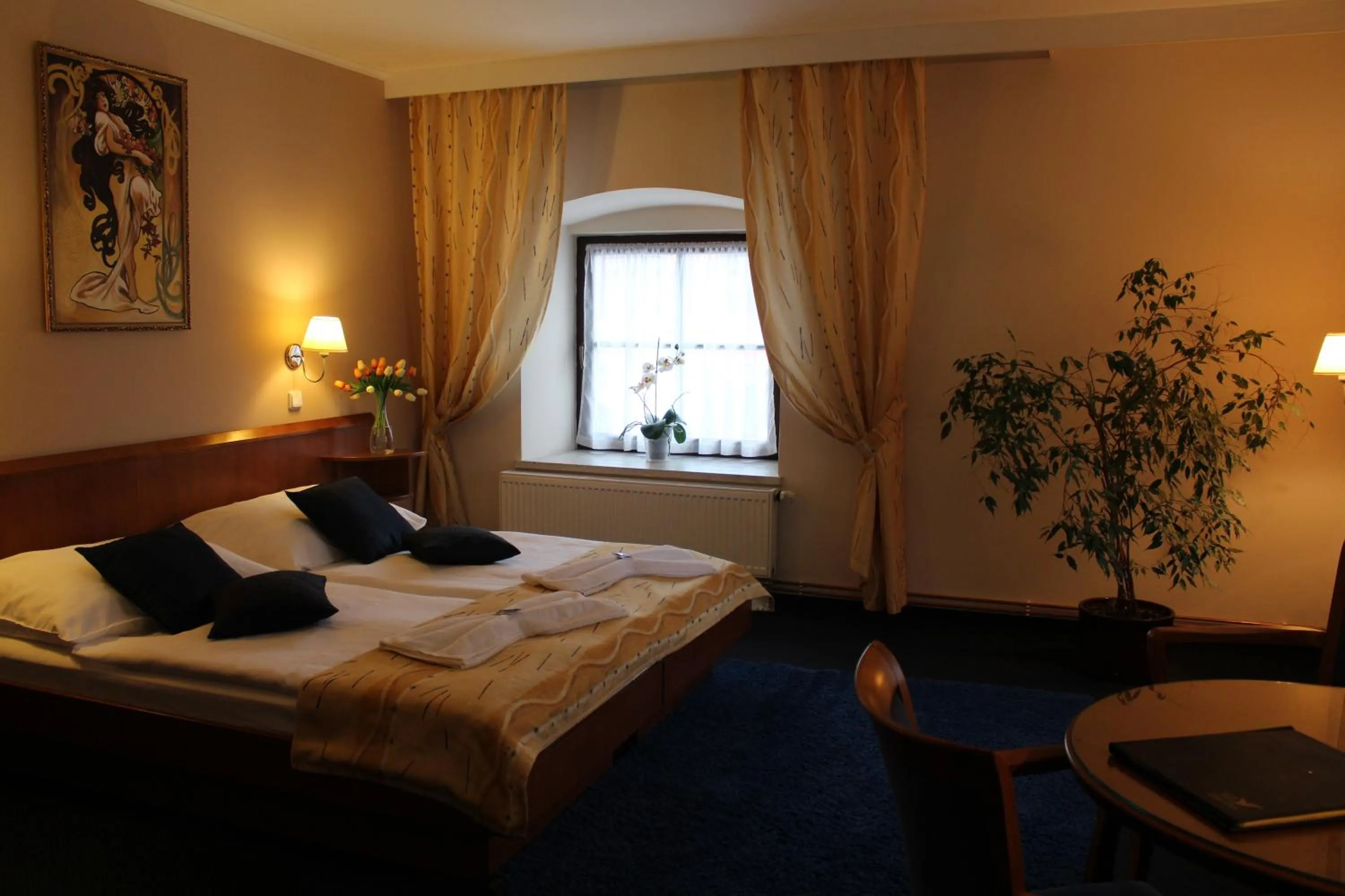 Bed in Zámecký Hotel Zlatý Orel