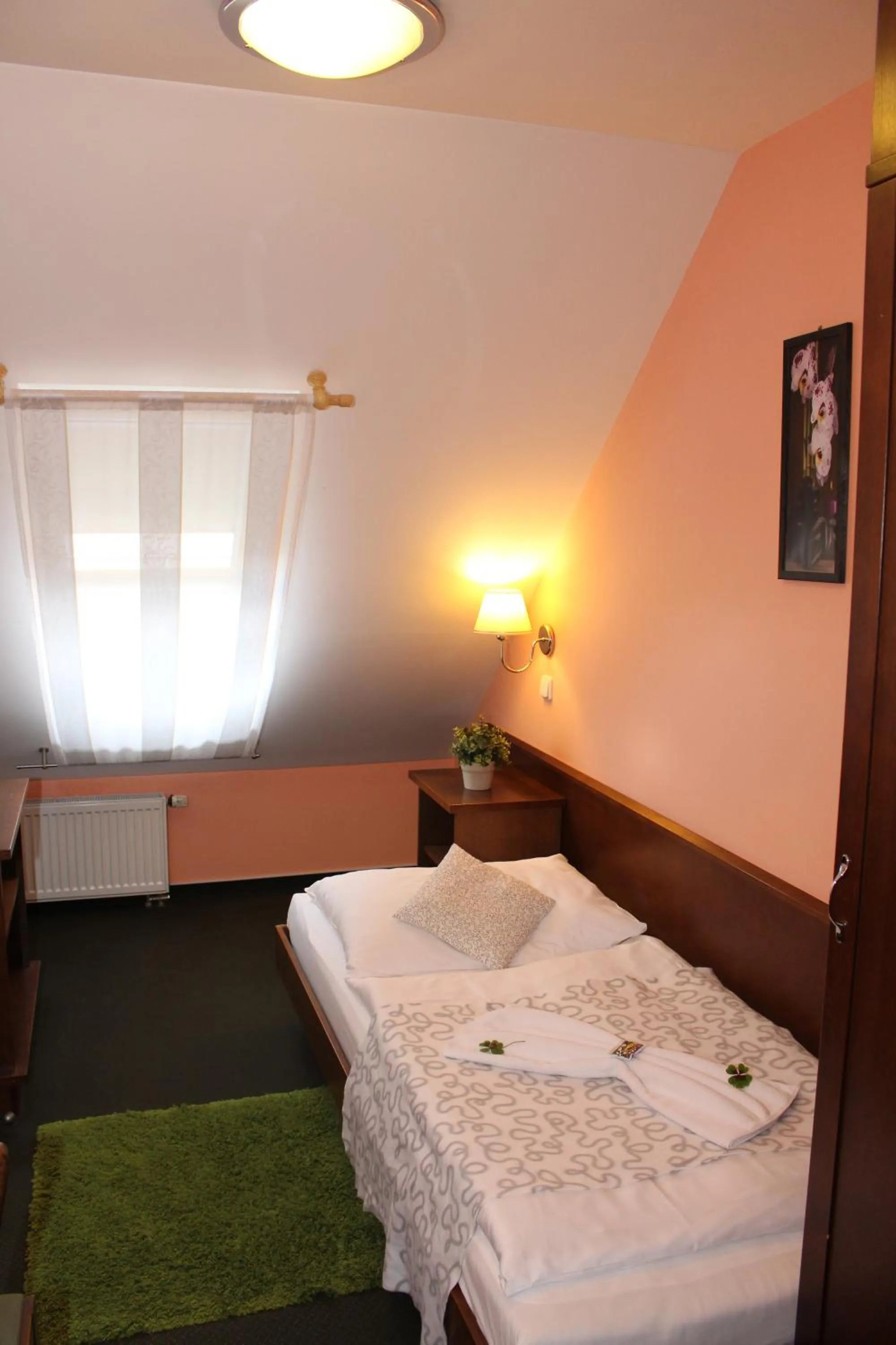 Bedroom, Bed in Zámecký Hotel Zlatý Orel