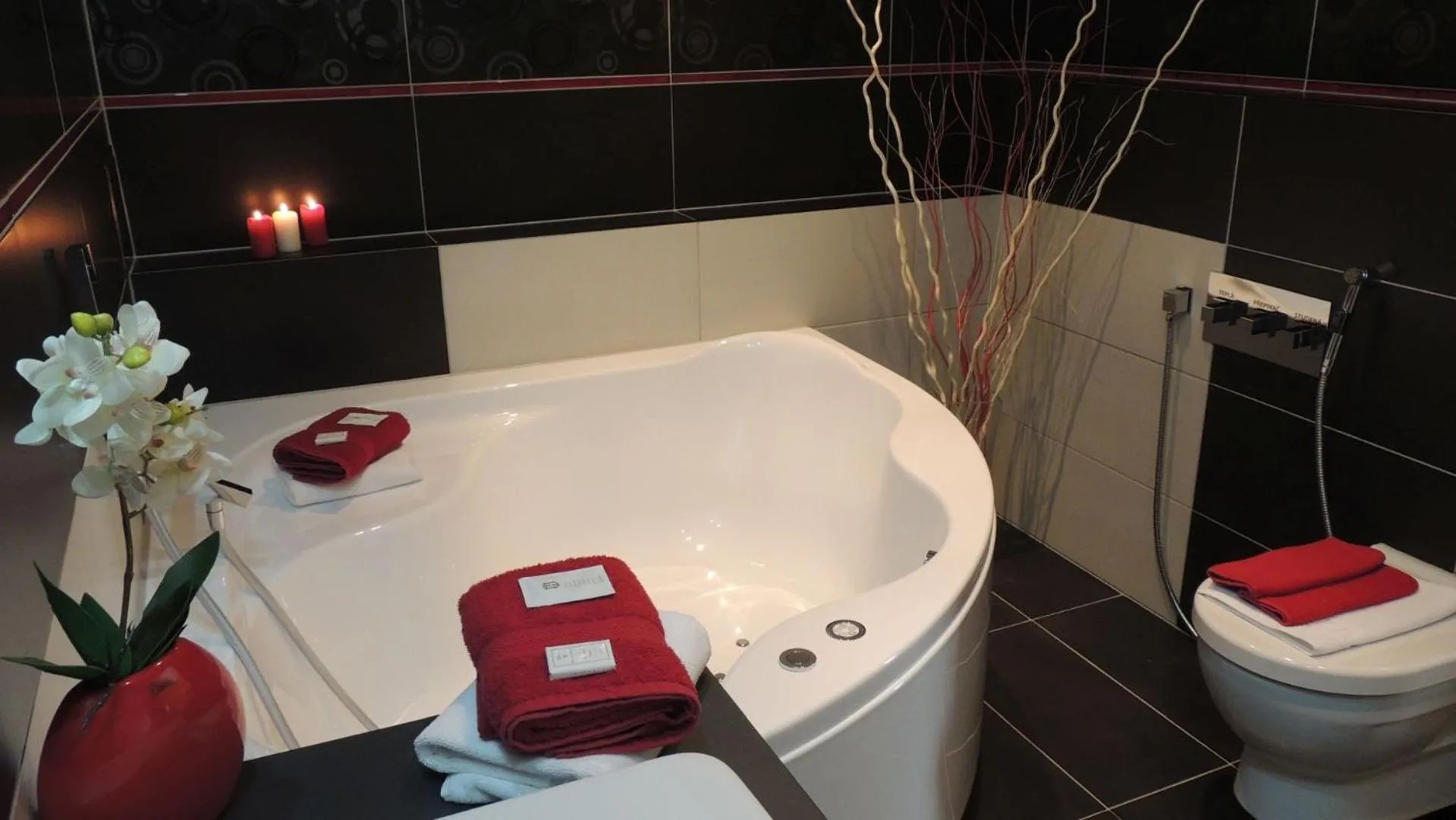 Hot Tub in Zámecký Hotel Zlatý Orel