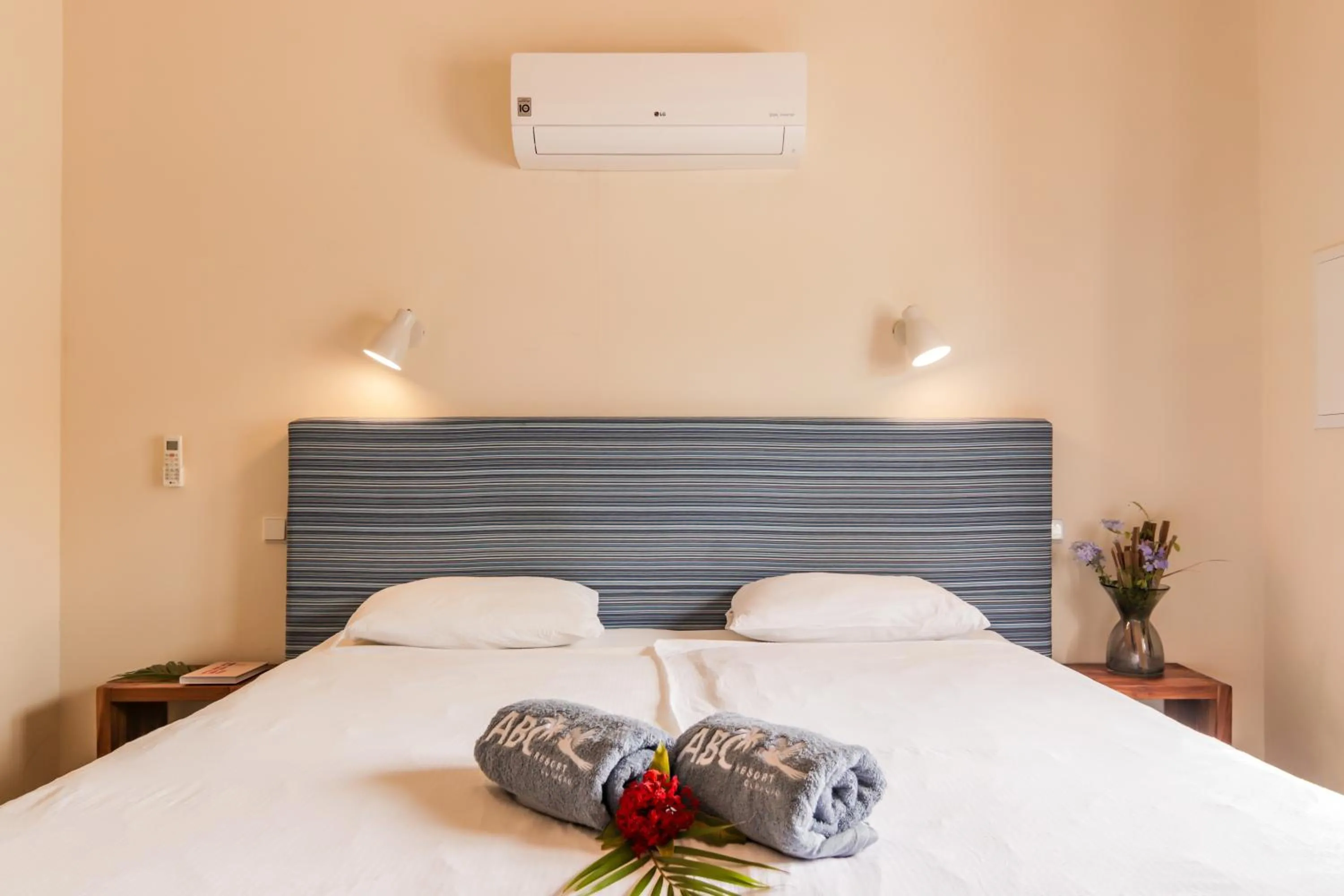 Bedroom, Bed in ABC Lodges Curacao
