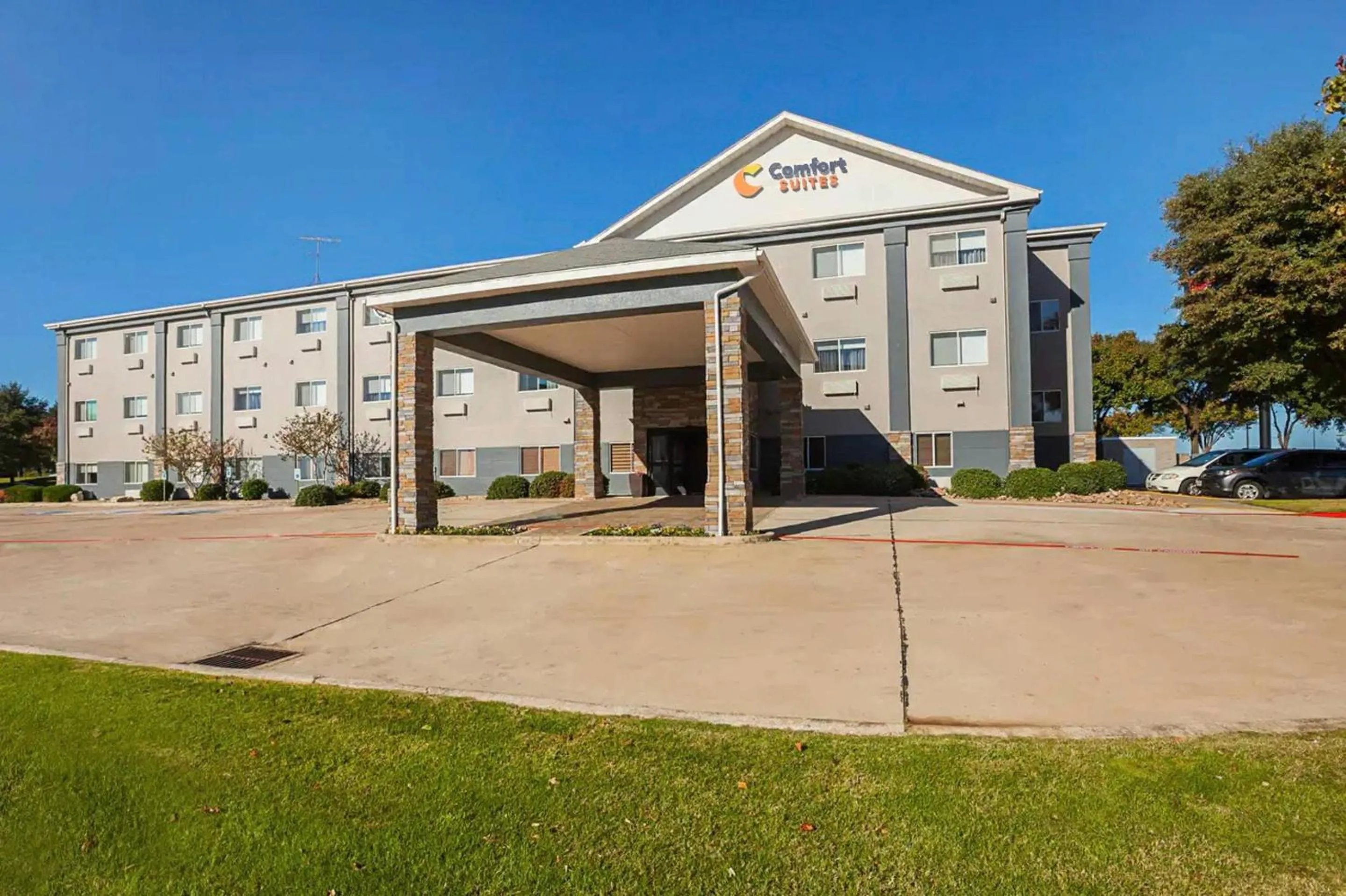Property building in Comfort Suites Lewisville - Dallas