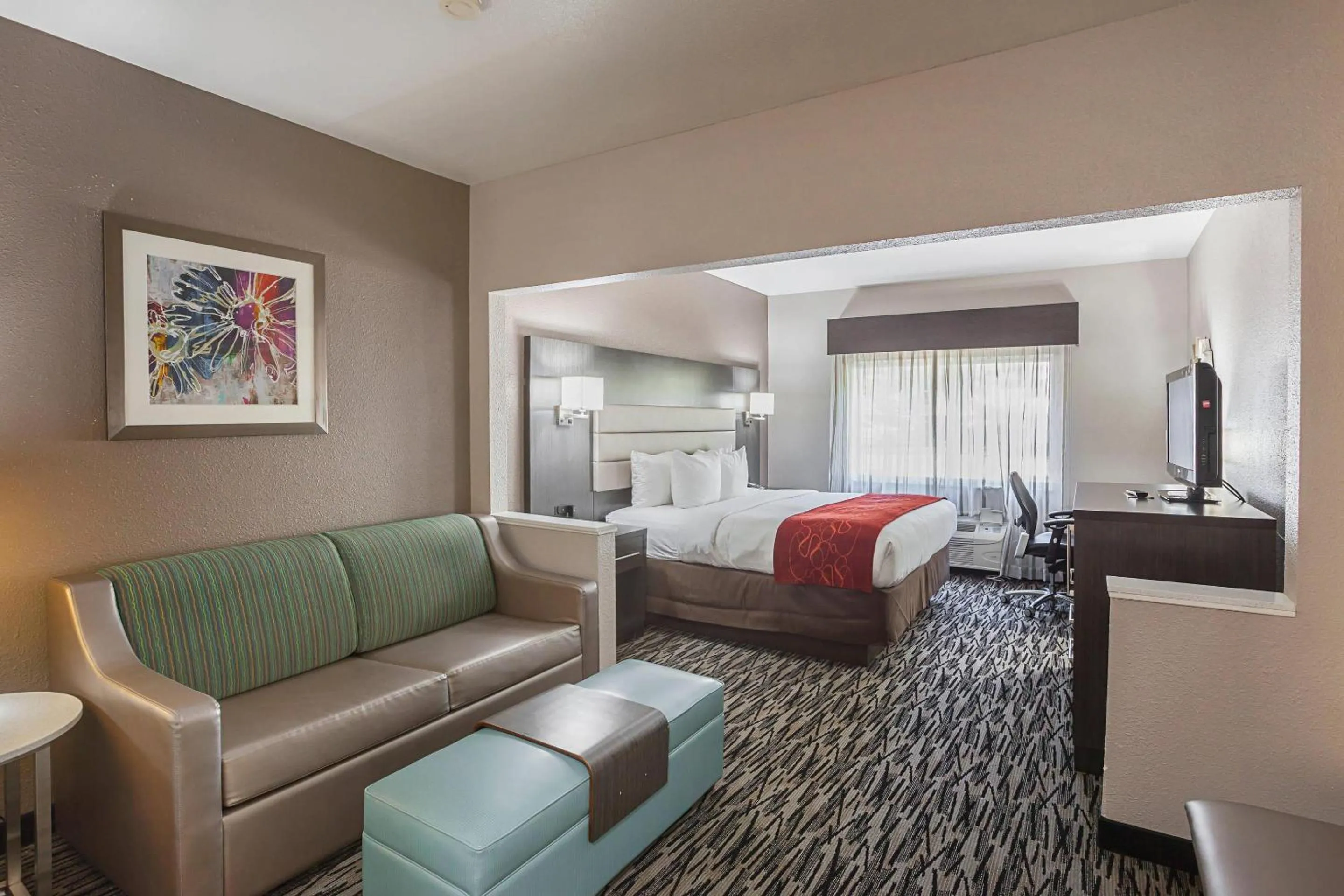 Bedroom, Bed in Comfort Suites Lewisville - Dallas