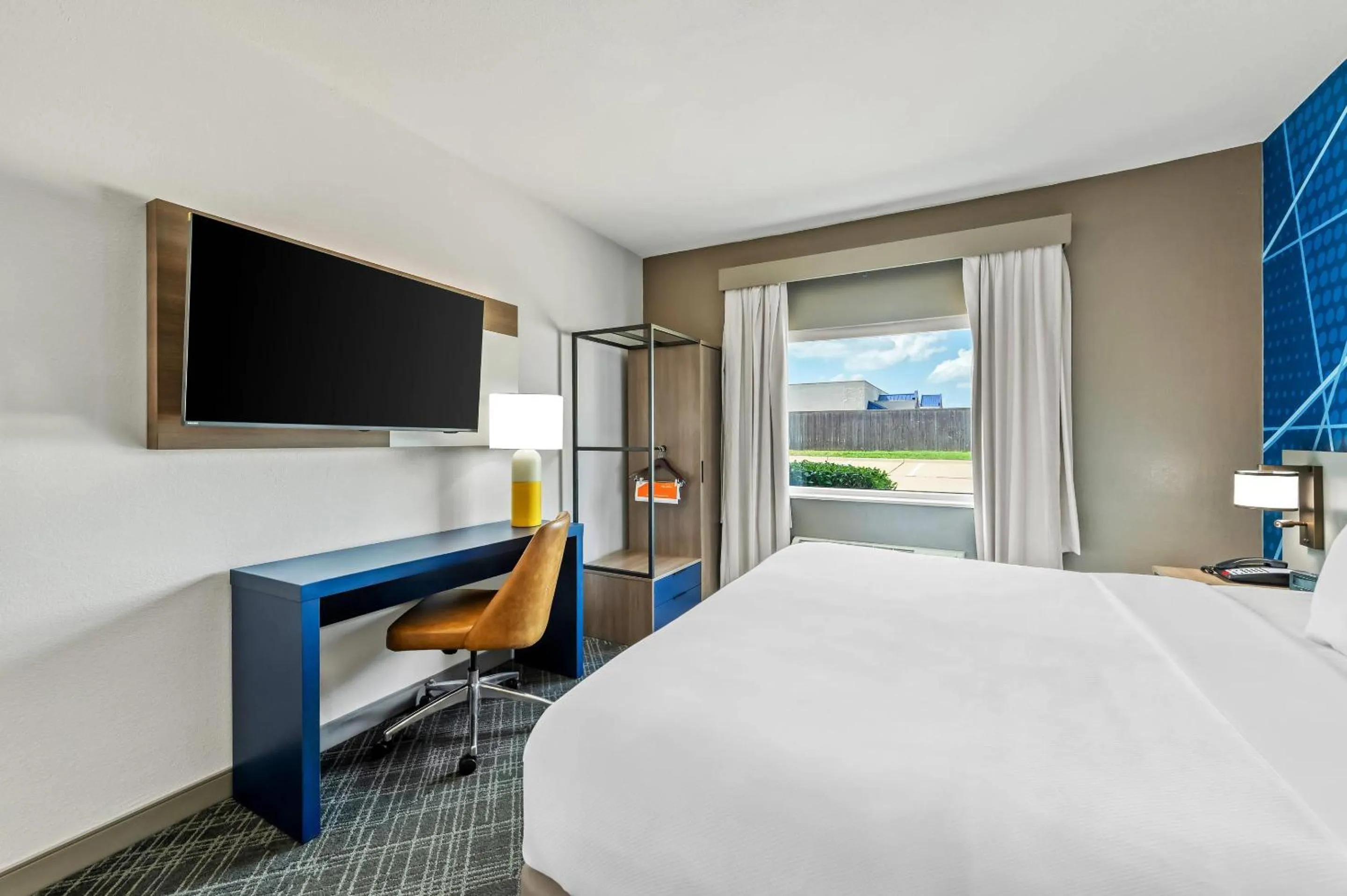 Bedroom, Bed in Comfort Suites Longview North