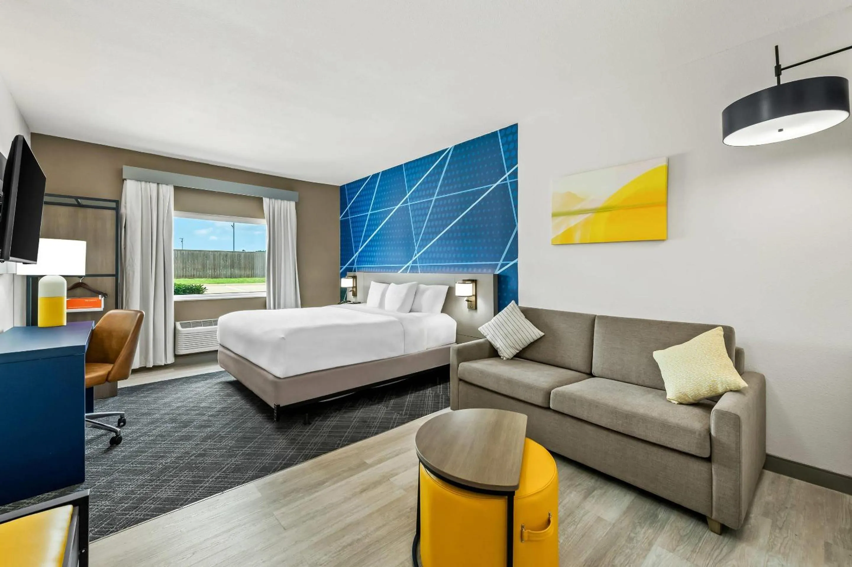 Bedroom, Bed in Comfort Suites Longview North