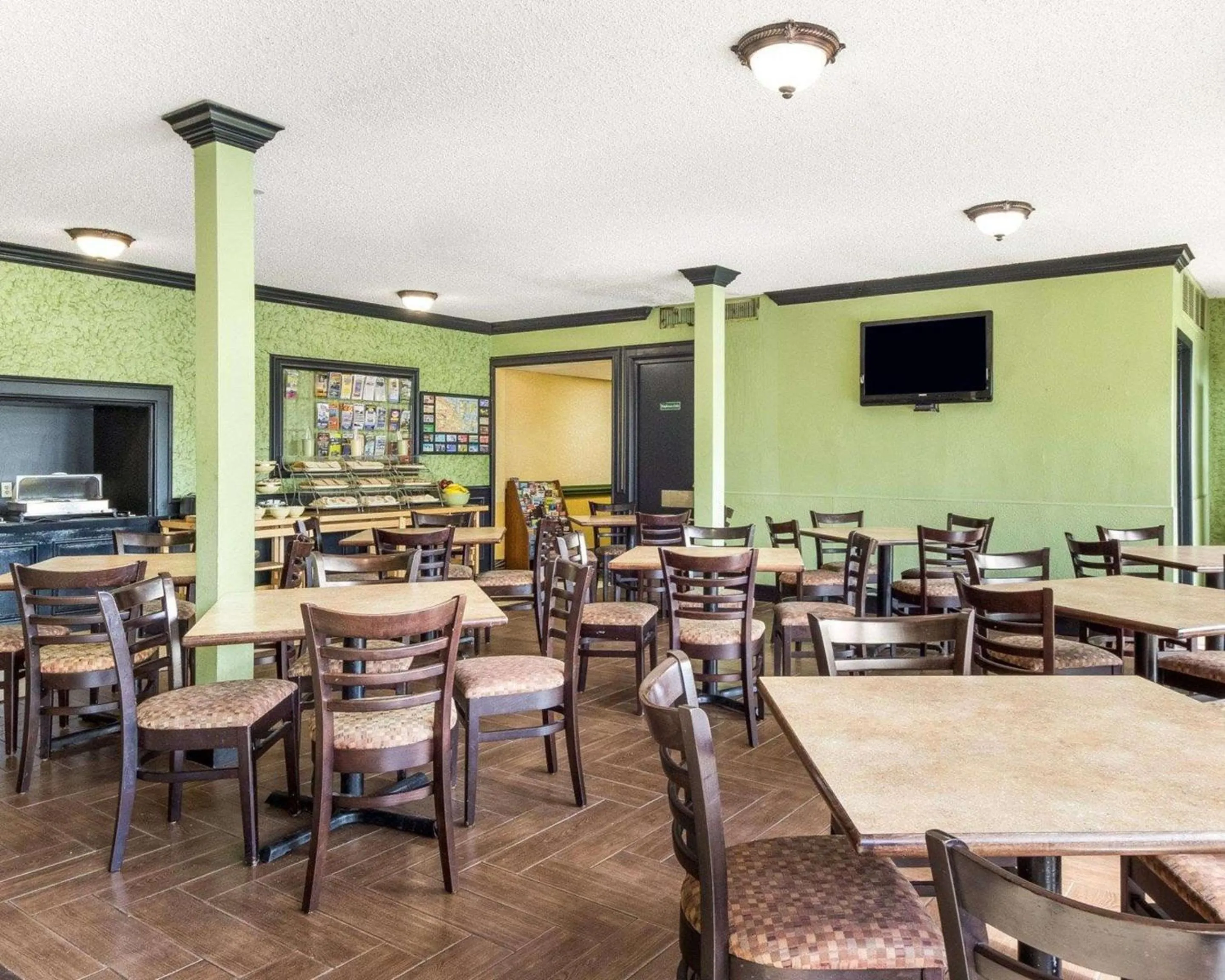 Restaurant/places to eat in Quality Inn & Suites Corpus Christi Beachside