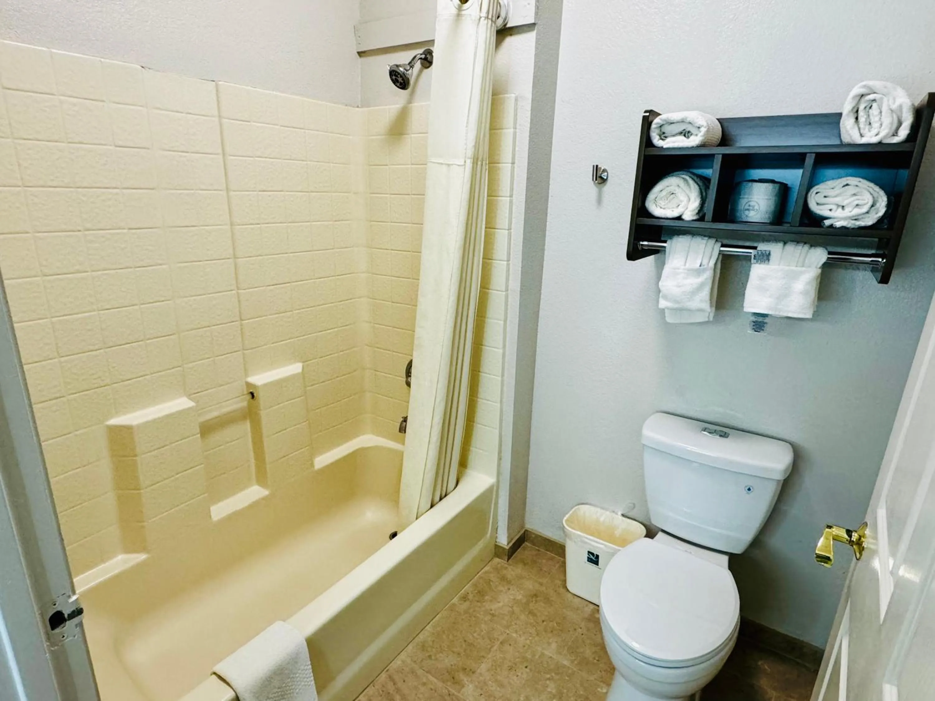 Shower in Quality Inn Near Seaworld - Lackland