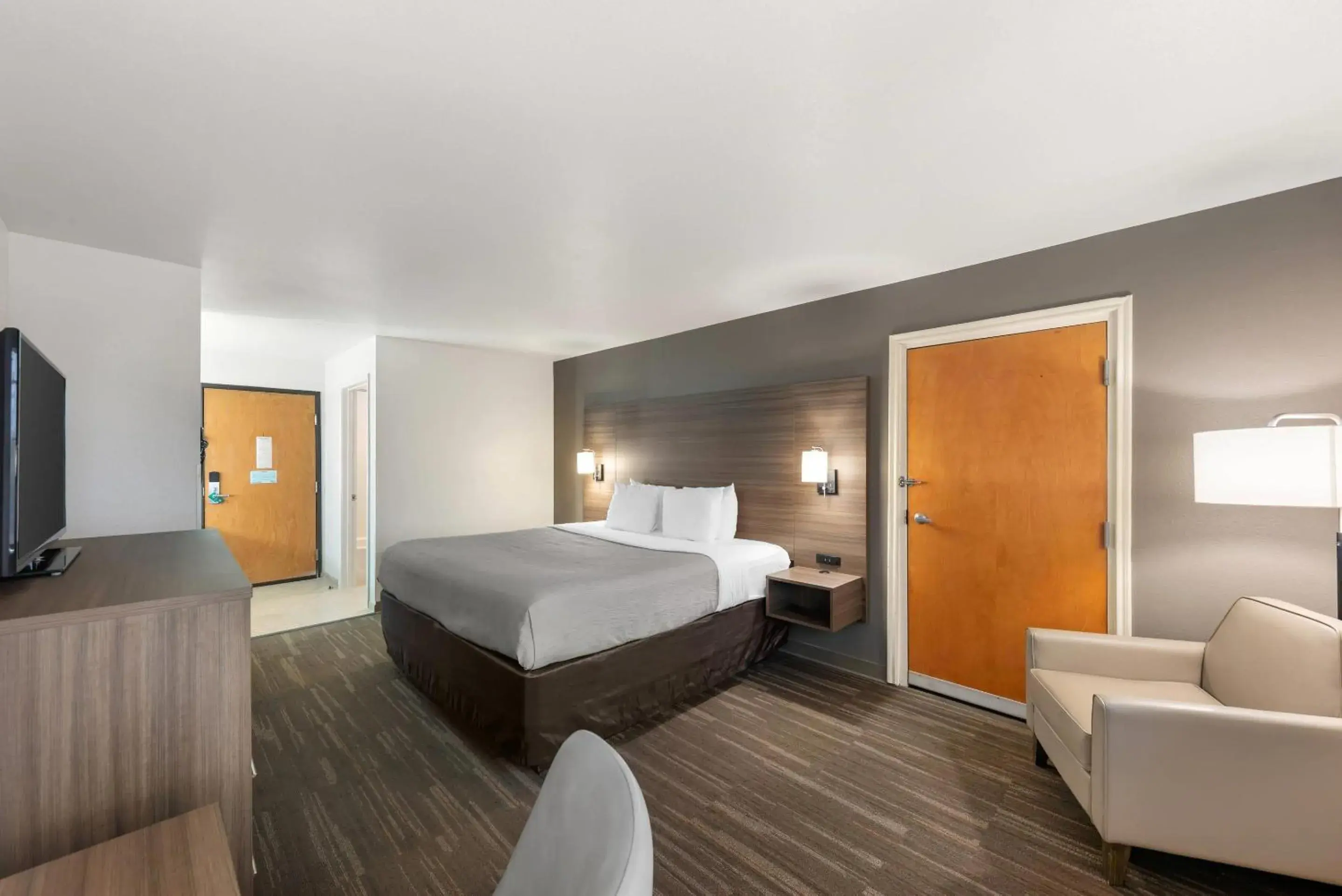 King Room in Quality Inn Near Seaworld - Lackland King Room in Quality Inn Near Seaworld - Lackland