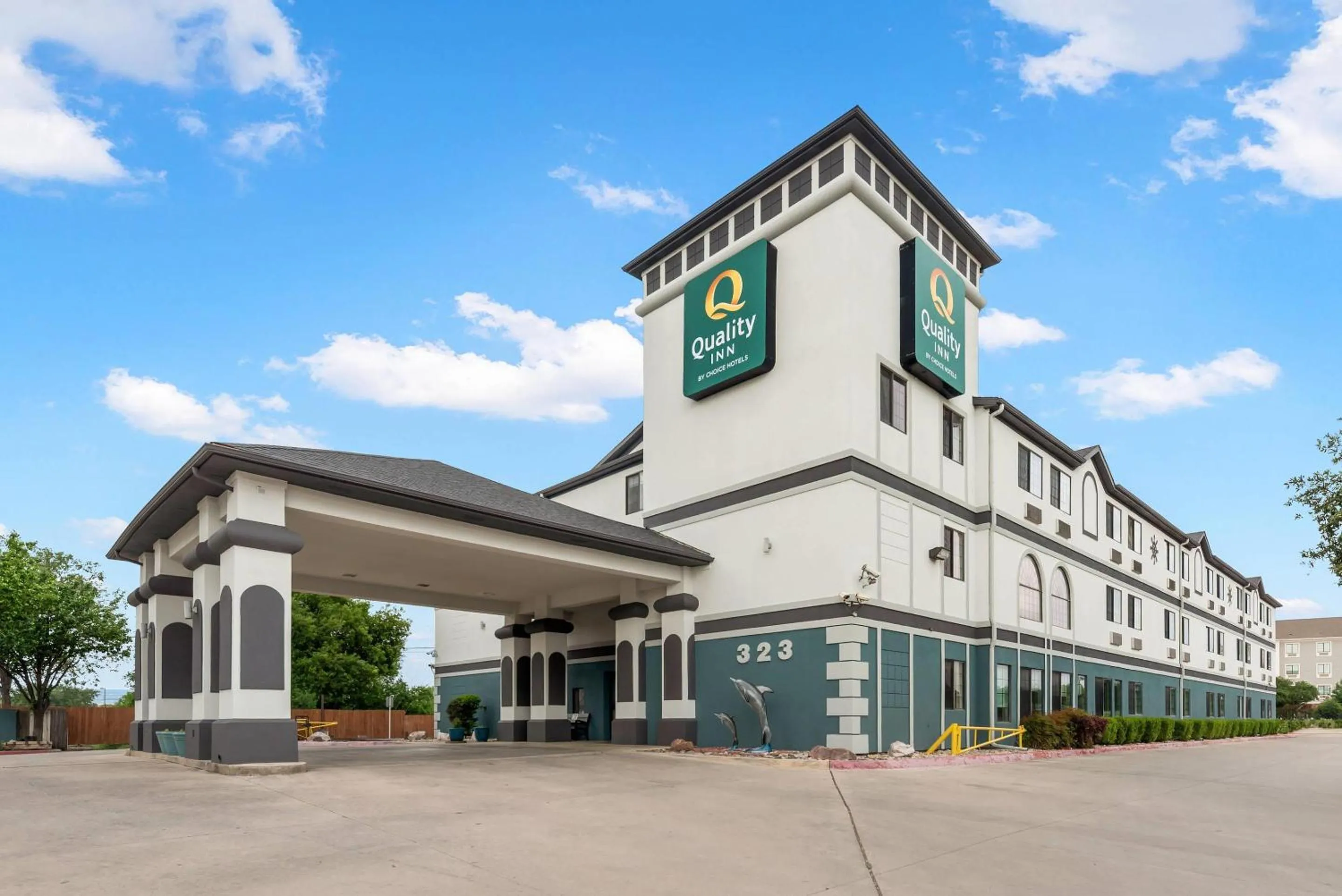 Property building in Quality Inn Near Seaworld - Lackland