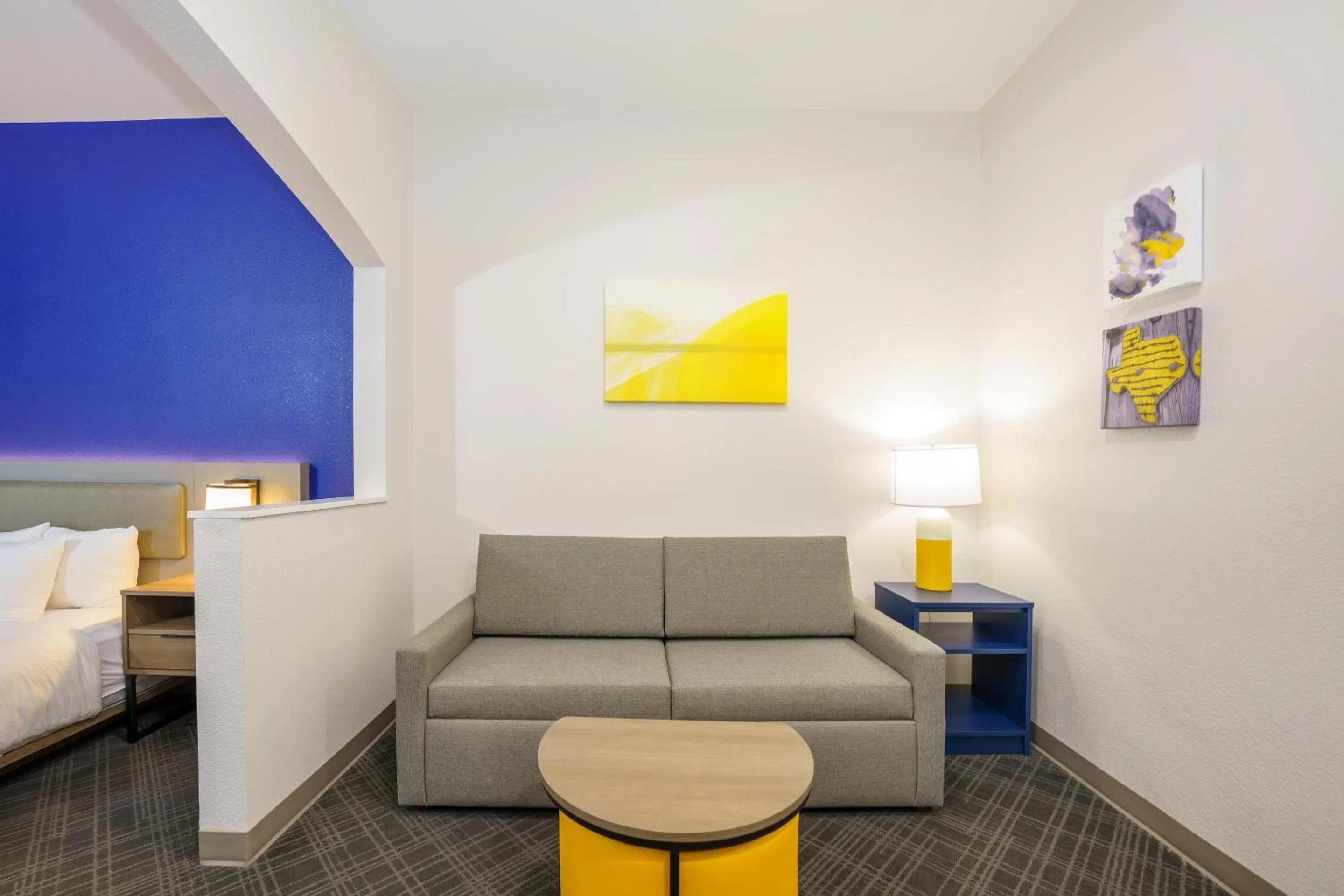 Bedroom, Bed in Comfort Suites University Drive