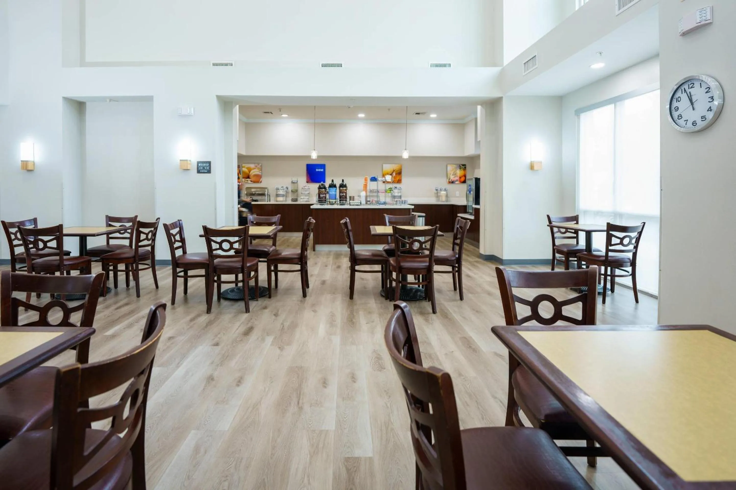 Breakfast in Comfort Suites University Drive