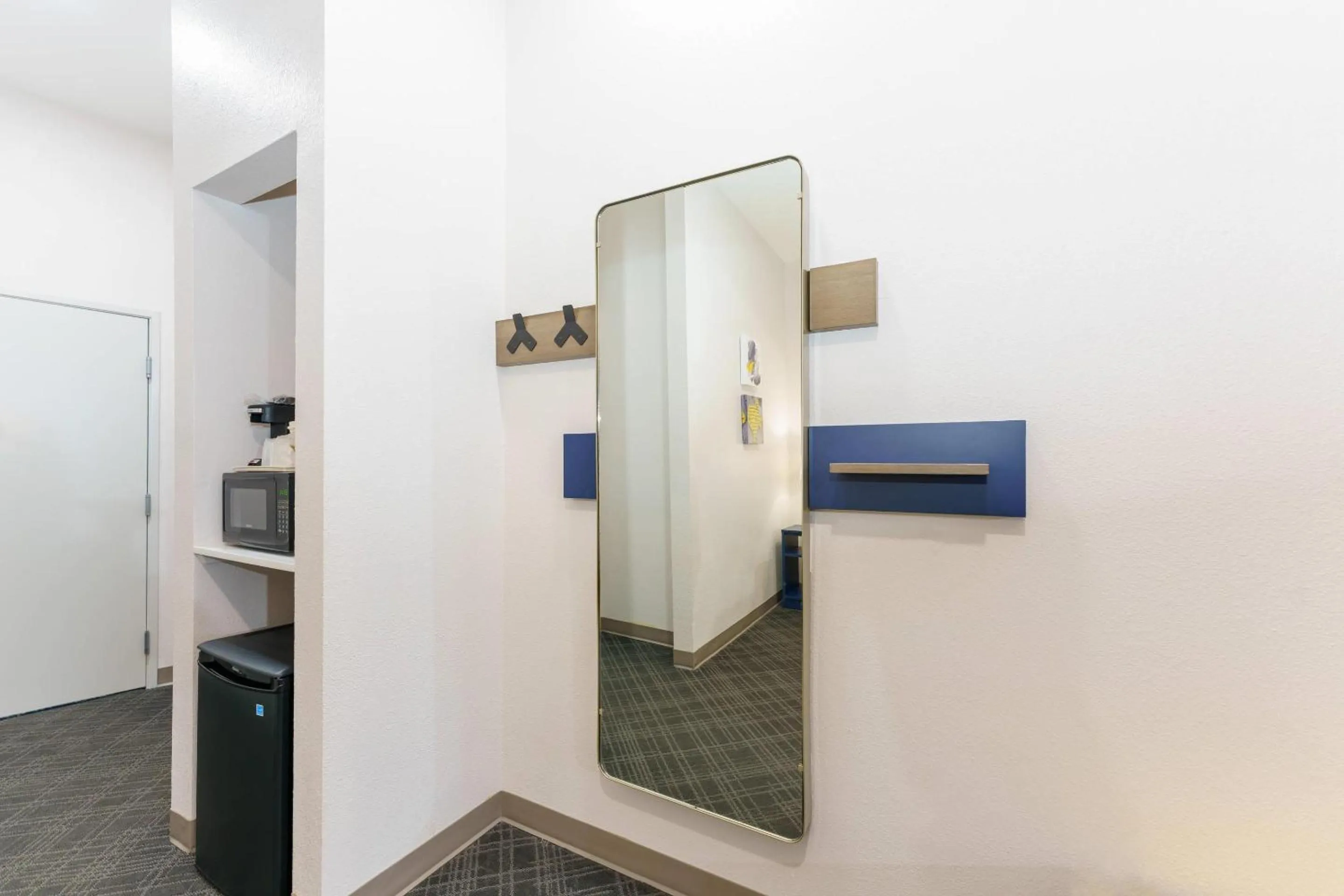 Bedroom in Comfort Suites University Drive