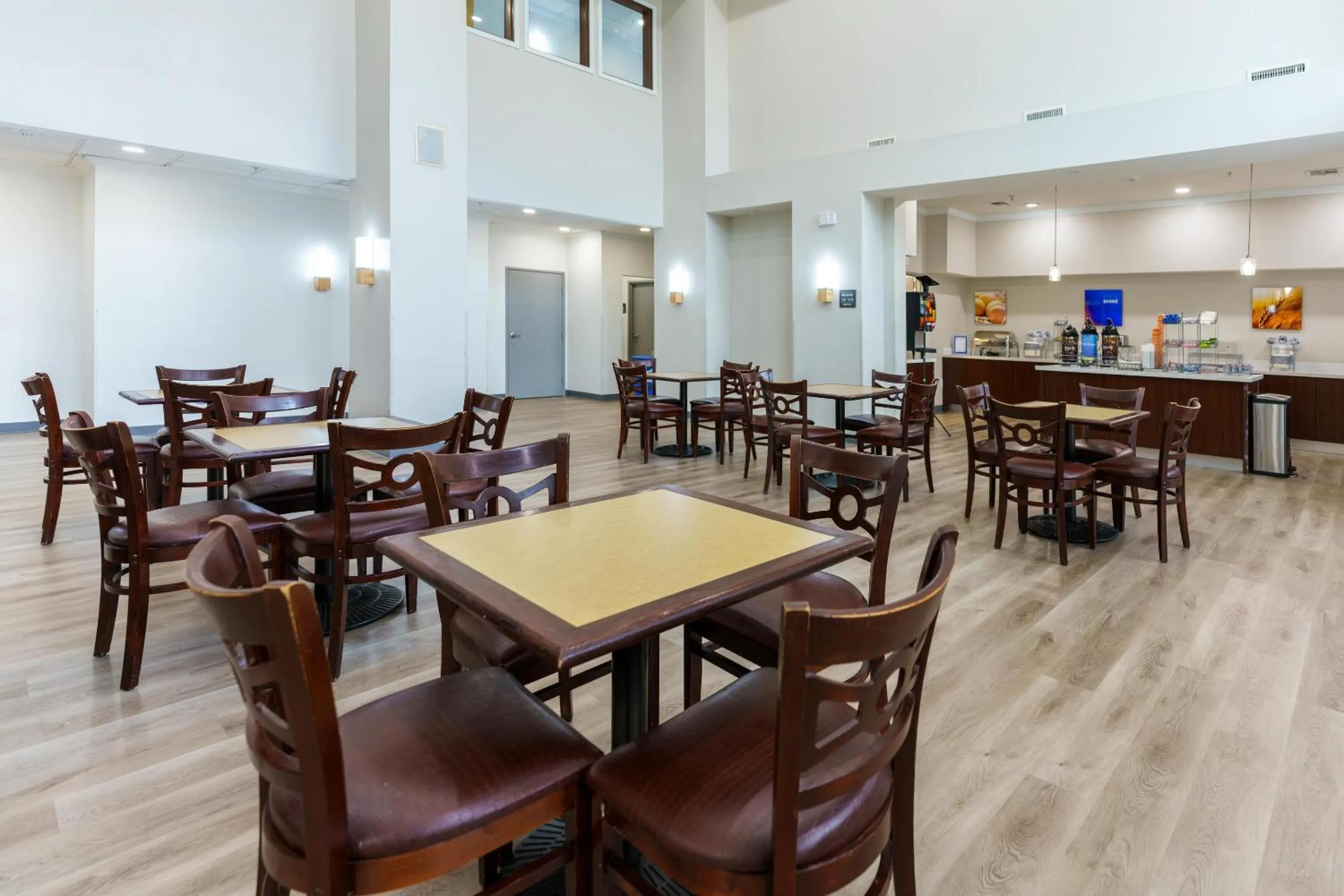 Breakfast in Comfort Suites University Drive