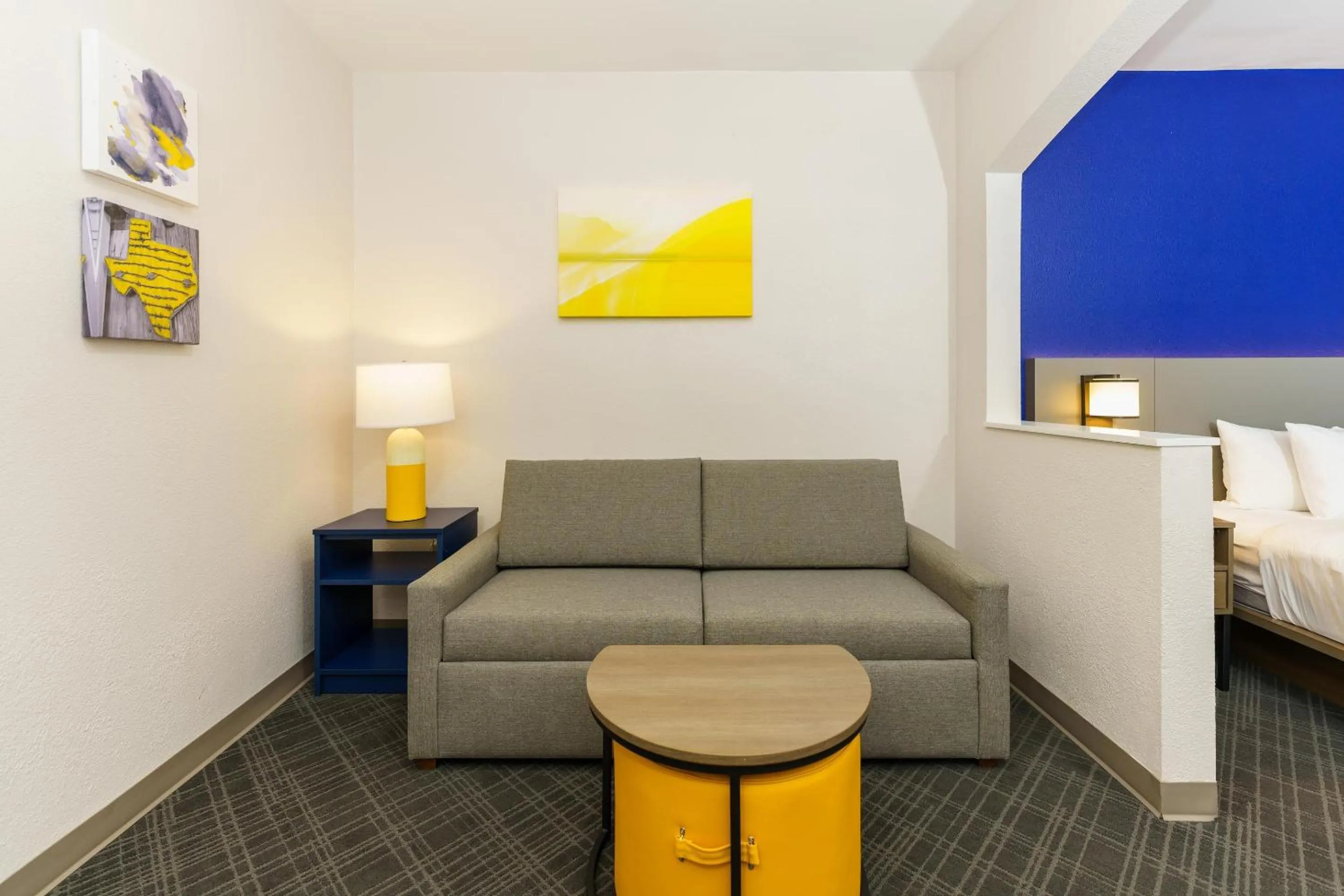 Bedroom, Bed in Comfort Suites University Drive