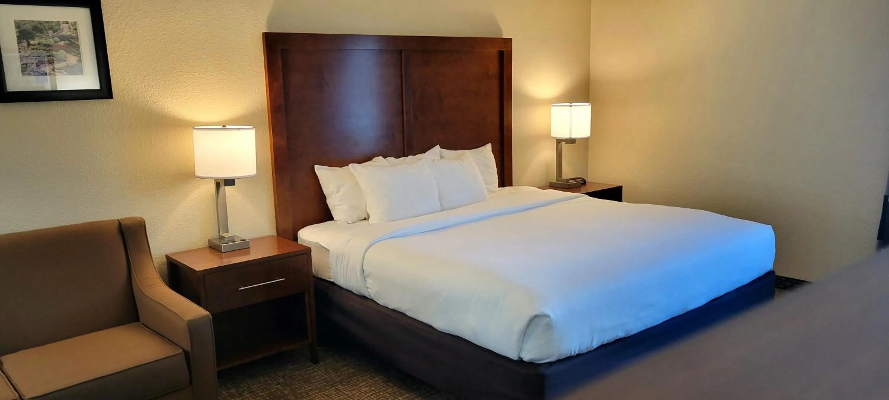 Bed in Comfort Inn & Suites San Antonio Airport