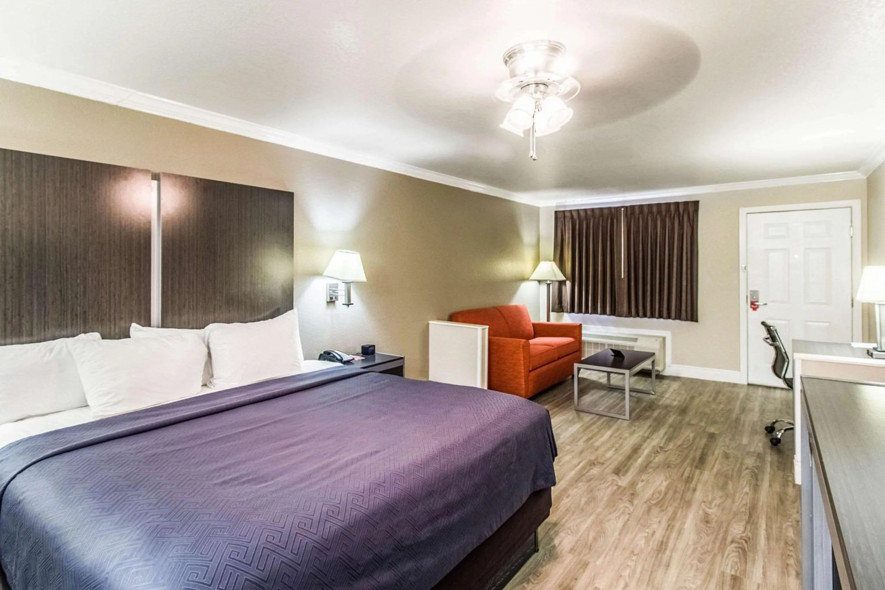 Photo of the whole room, Bed in Econo Lodge Inn & Suites Corpus Christi