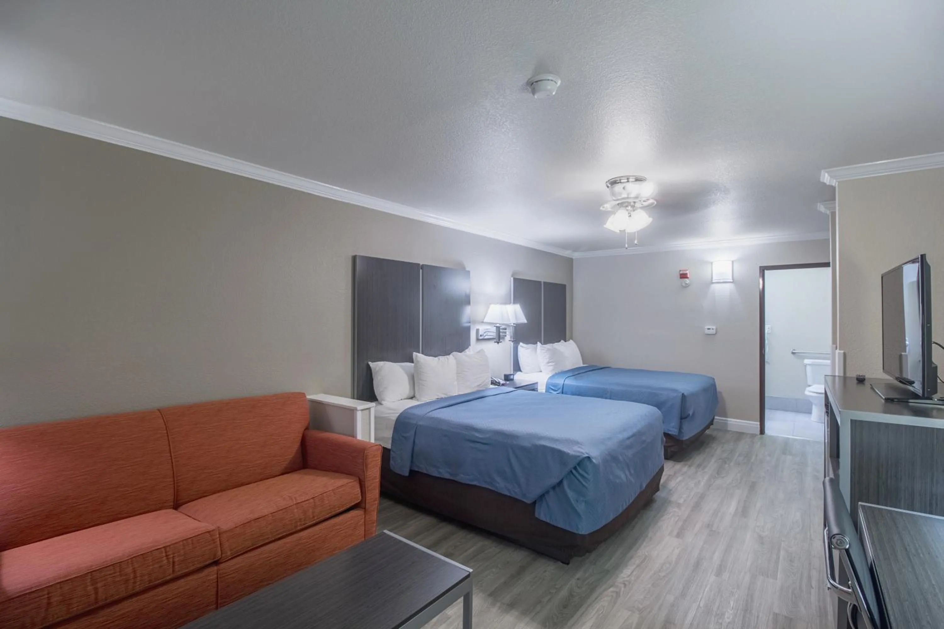 Photo of the whole room, Bed in Econo Lodge Inn & Suites Corpus Christi