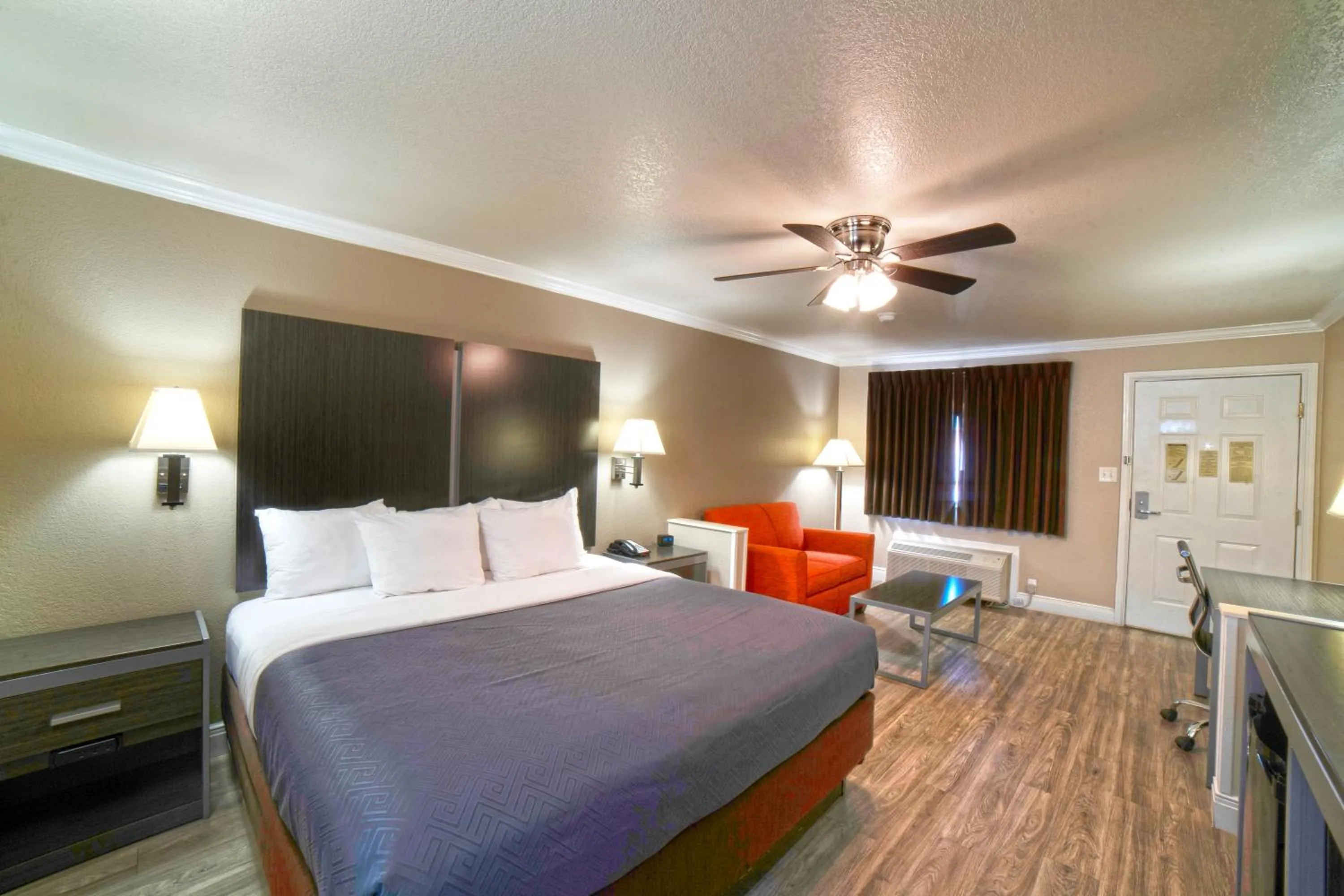 Photo of the whole room, Bed in Econo Lodge Inn & Suites Corpus Christi
