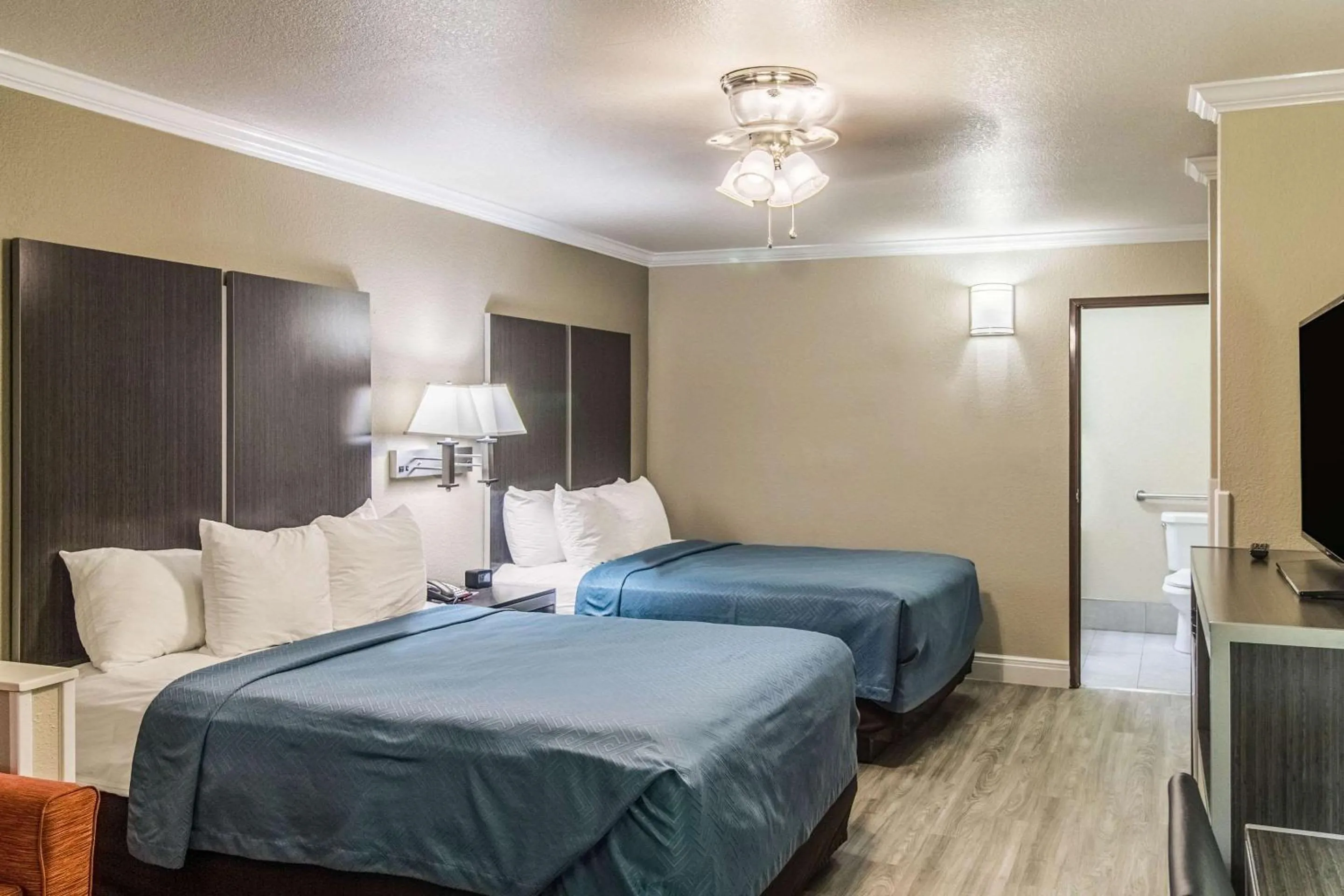 Photo of the whole room, Bed in Econo Lodge Inn & Suites Corpus Christi